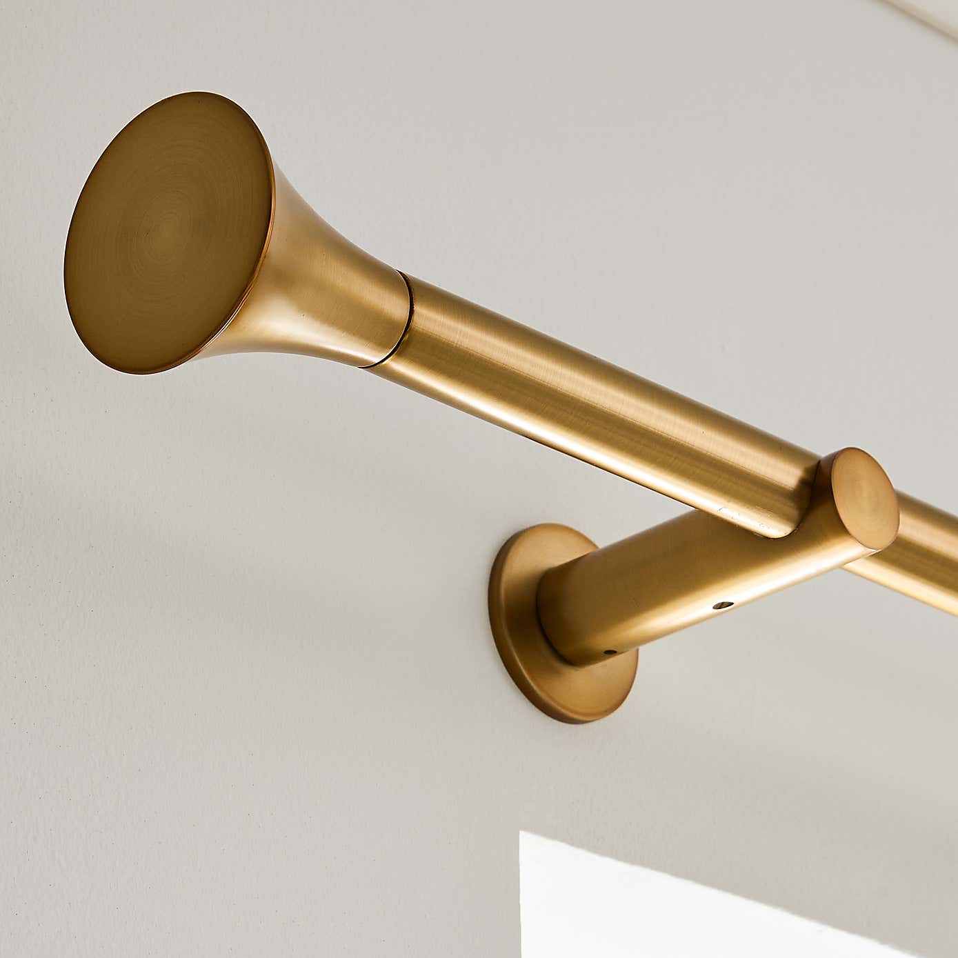 Flush Trumpet Fixed Metal Curtain Pole