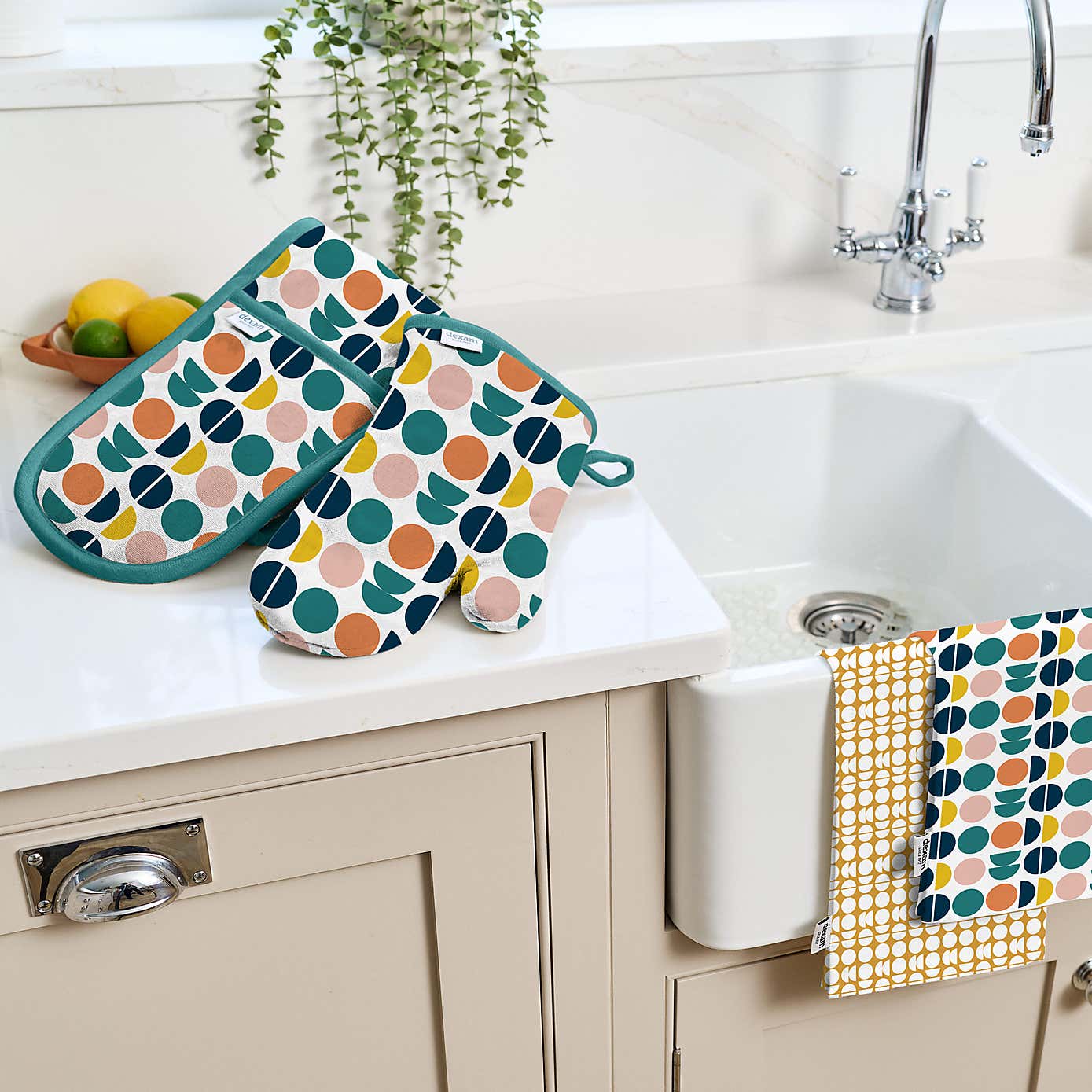 Dexam Retro Spot Set of 2 Cotton Tea Towels Teal