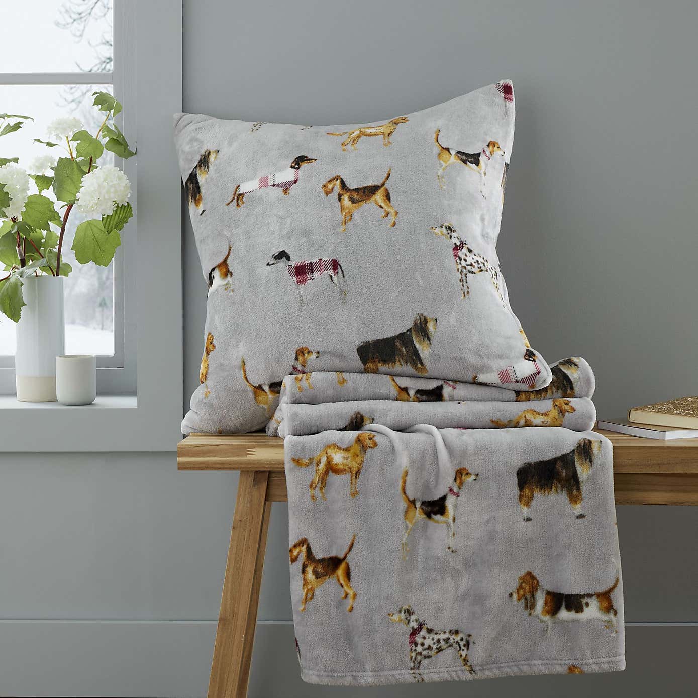 Catherine Lansfield Country Dogs Printed Fleece Throw 130cm x 170cm
