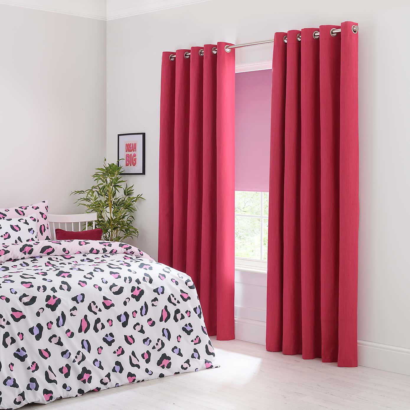 Solar Blackout Eyelet Curtains