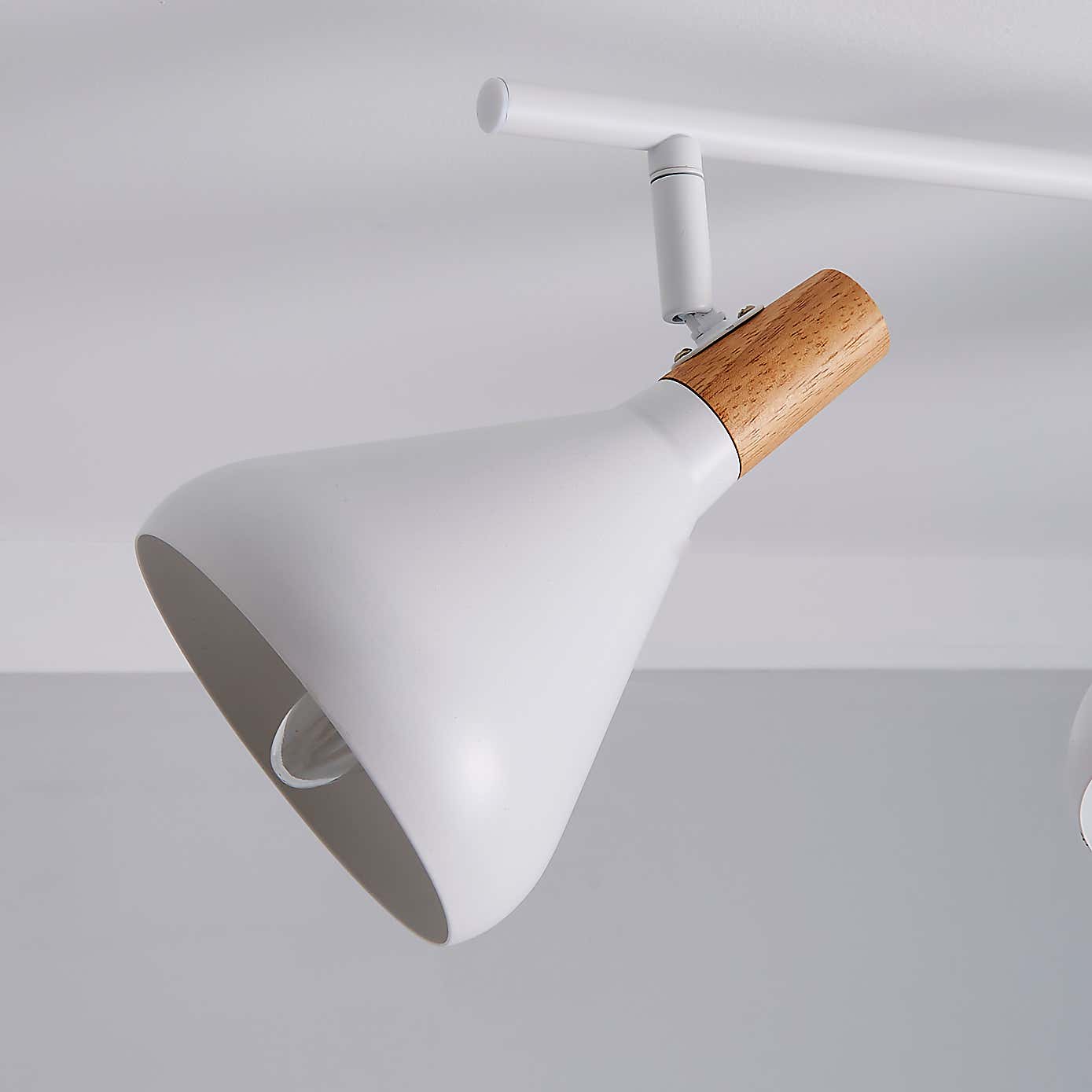 Wolston 4 Light Spotlight Bar