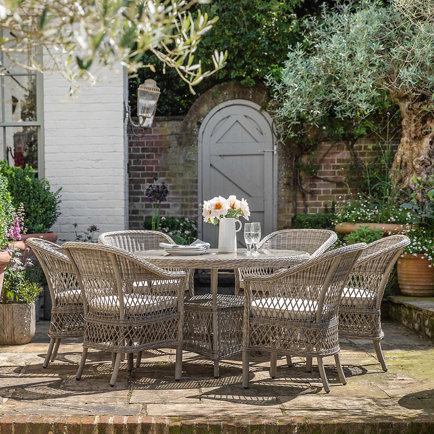 Corte 6 Seater Round Dining Set