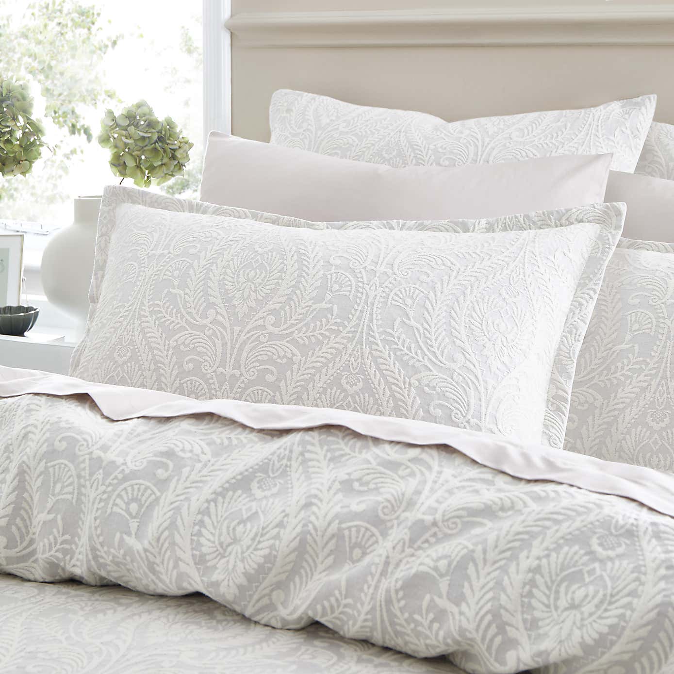 Peyton Jacquard White Oxford Pillowcase