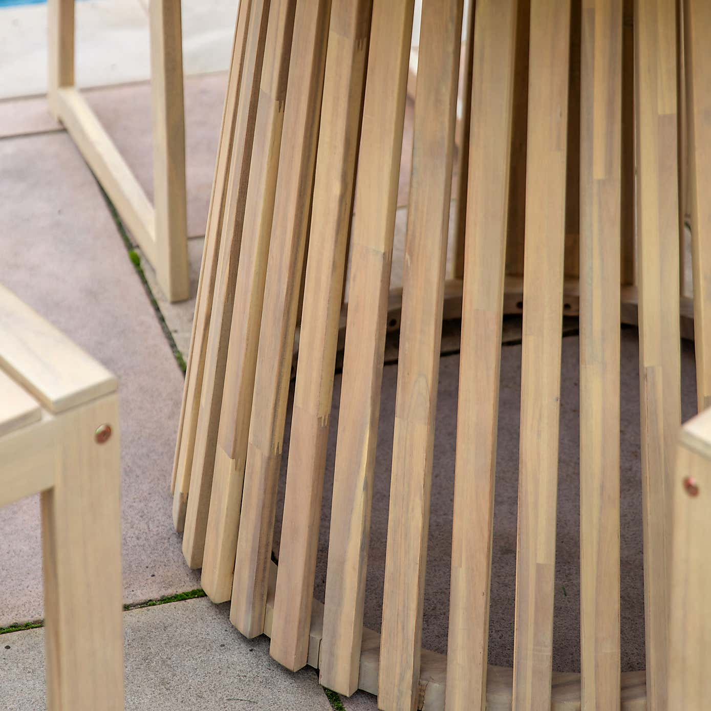 Cedar & Sage Cento 4 Seater Round Outdoor Dining Table