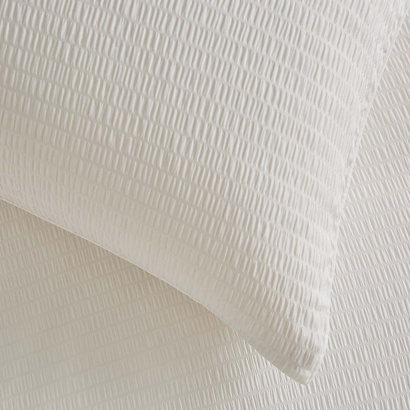 Larken Seersucker Duvet Cover and Pillowcase Set