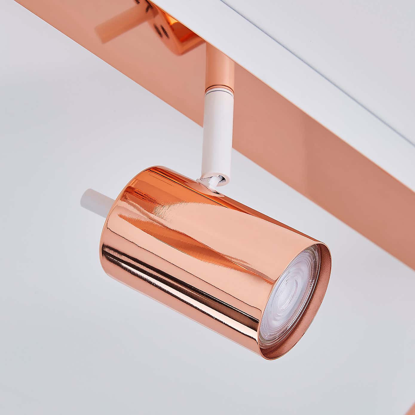 Carter 4 Light Spotlight