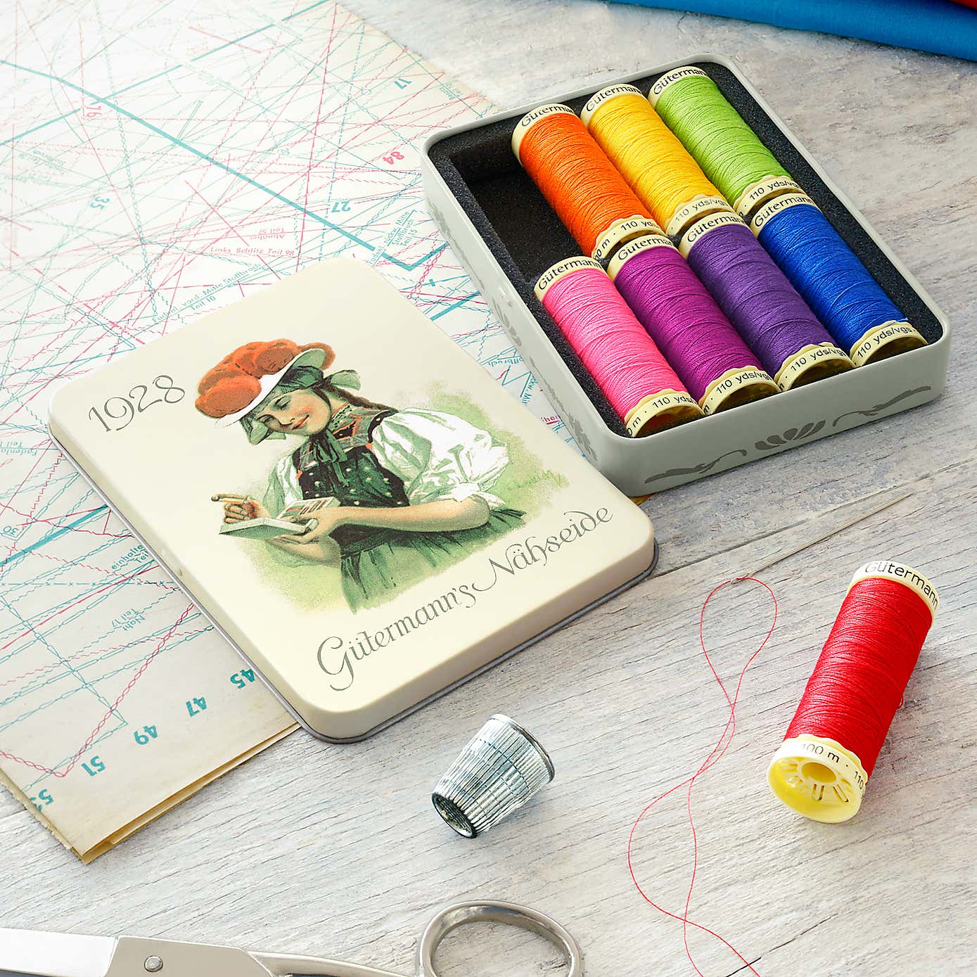 Thread Storage Tin Nostalgic 8x100m Bright Shades