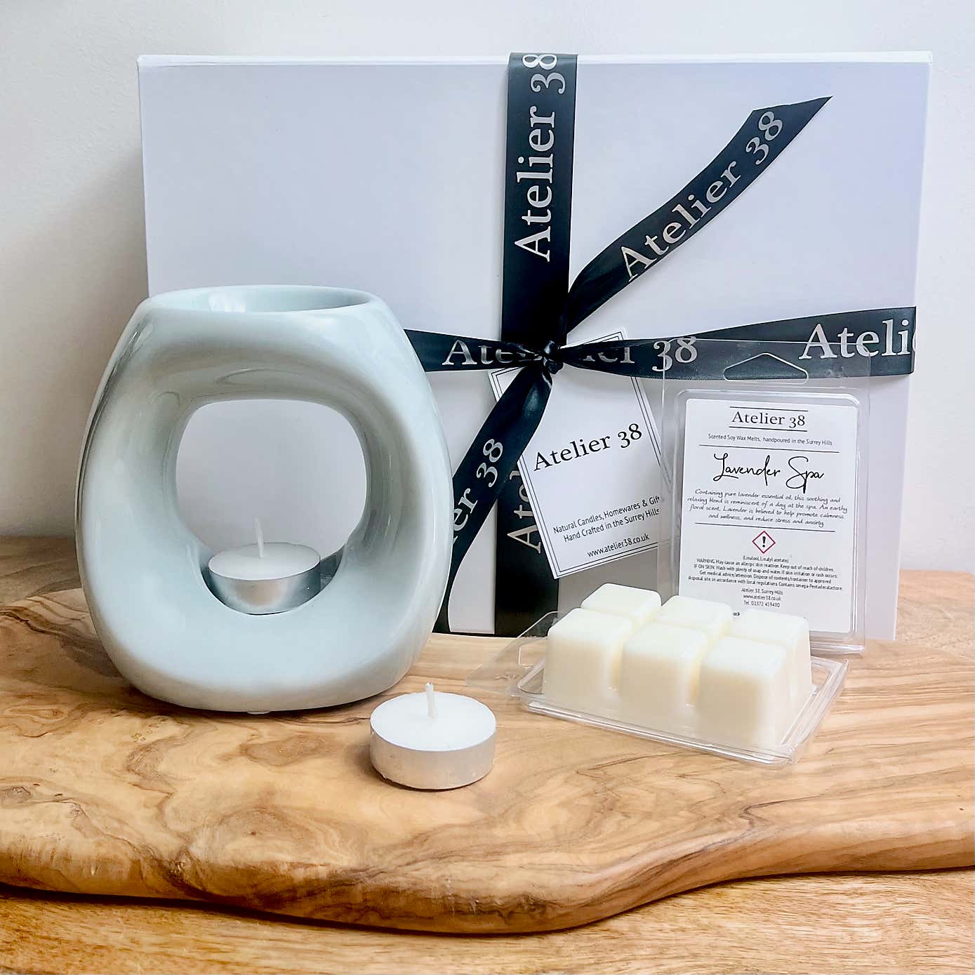 Atelier 38 Oval Burner and Floral Wax Melt Gift Set
