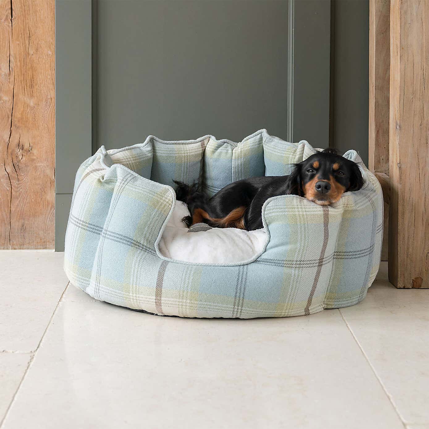 Lords and Labradors Balmoral High Wall Dog Bed