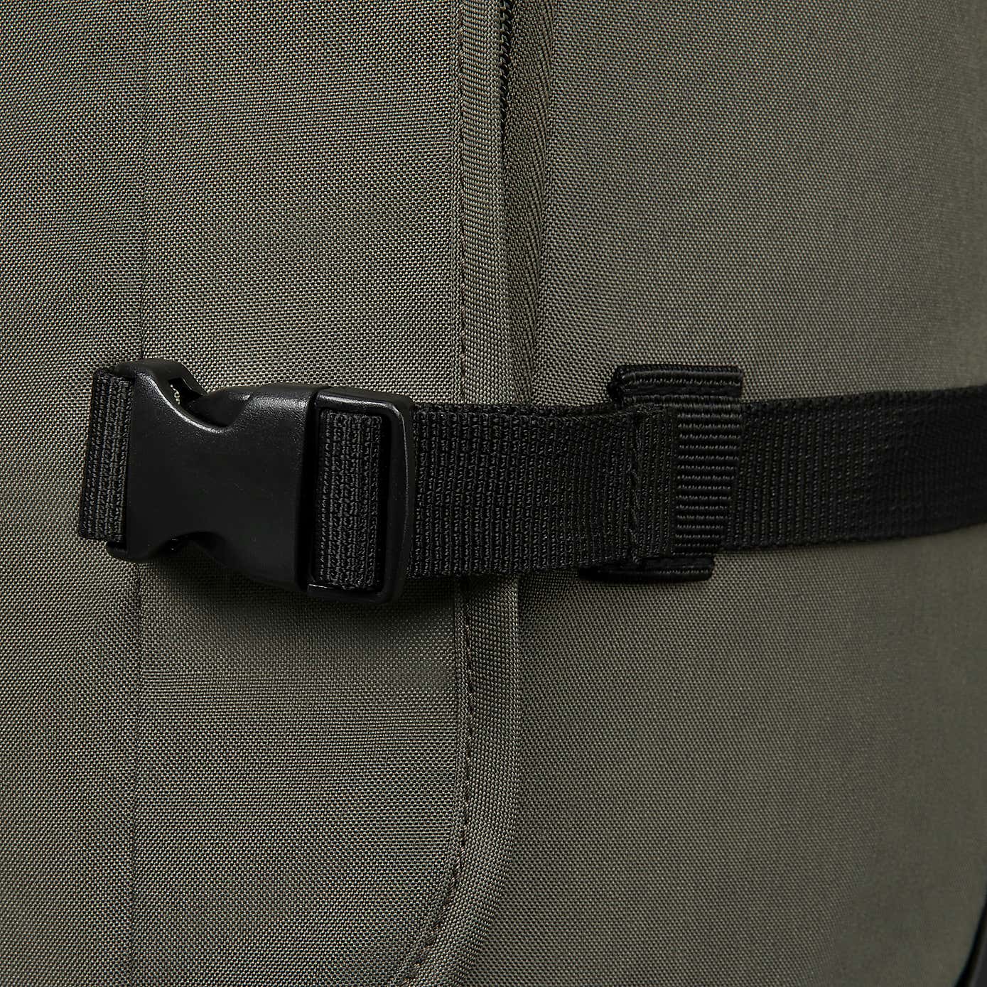 IT Luggage Flyrite Trolley Bag