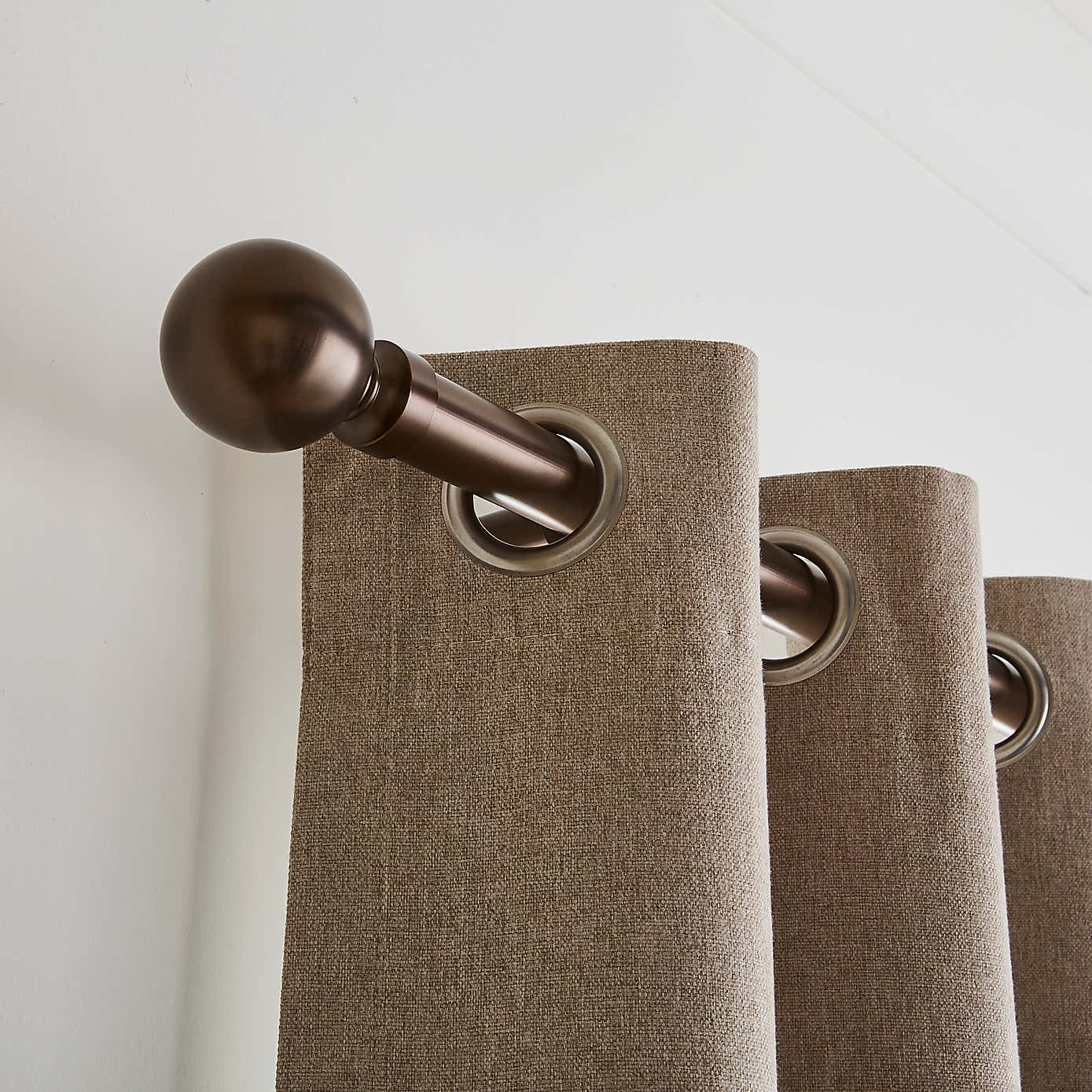 Ashton Metal Extendable Eyelet Curtain Pole
