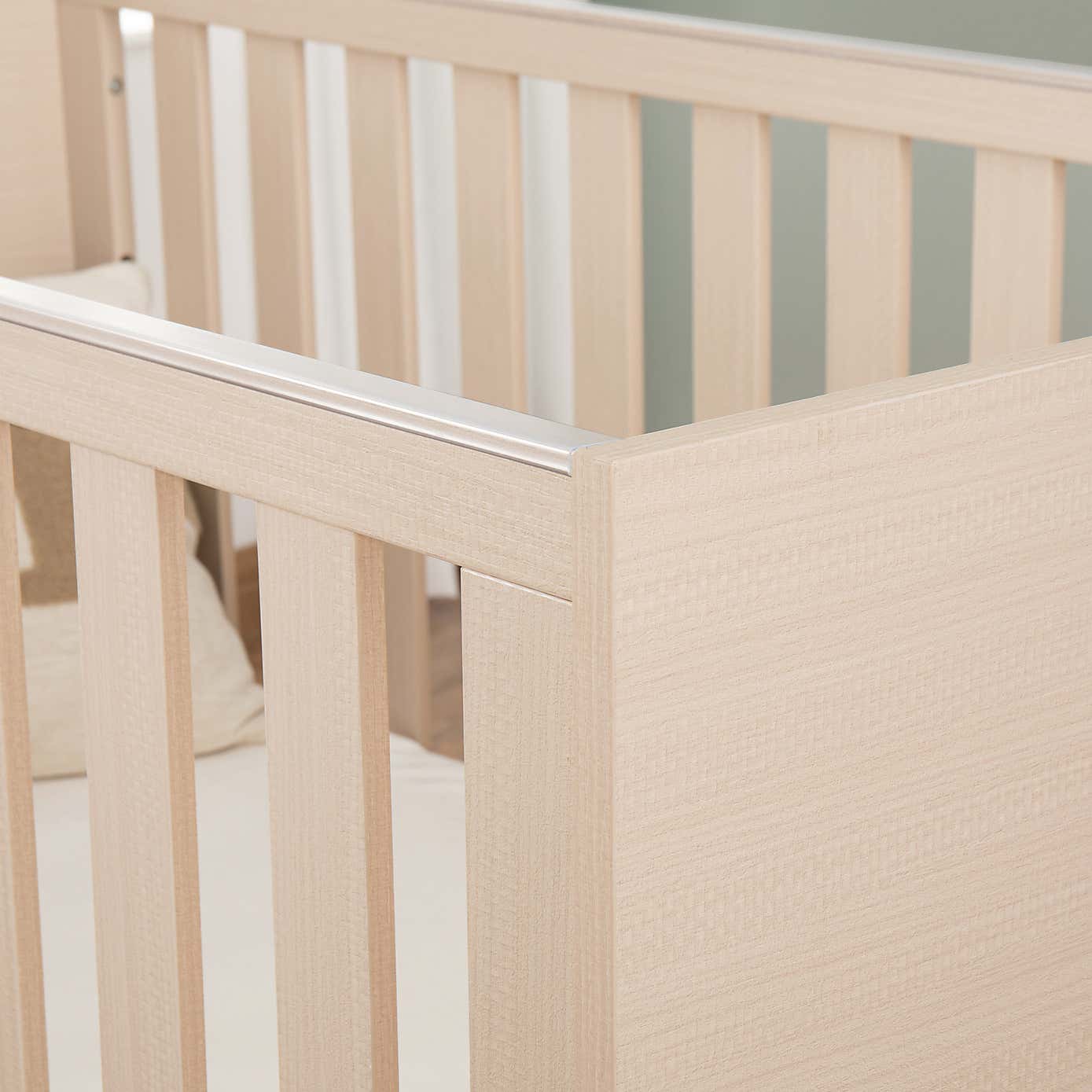 Dante Cot Bed