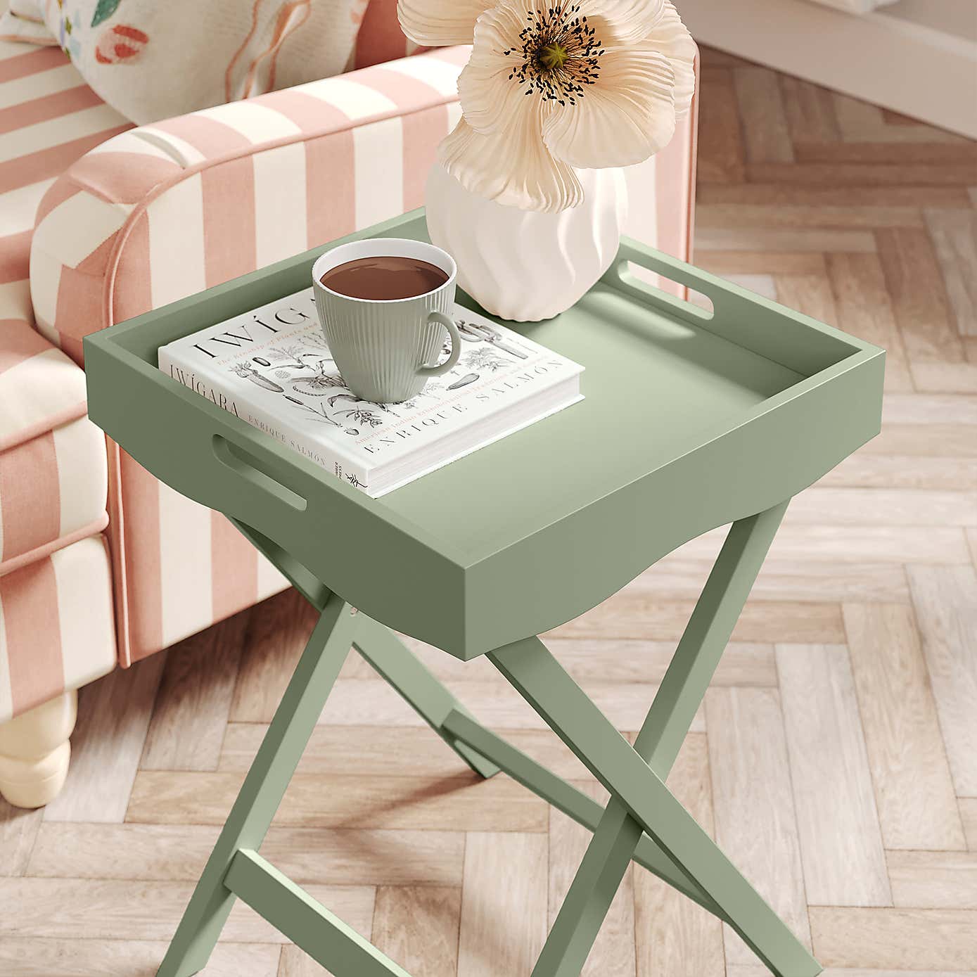 Flossie Scallop Tray Table