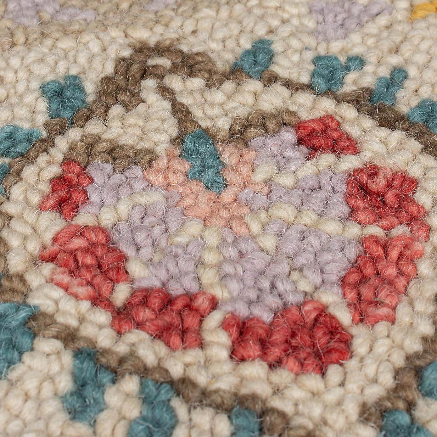 Hani Floral Wool Round Rug