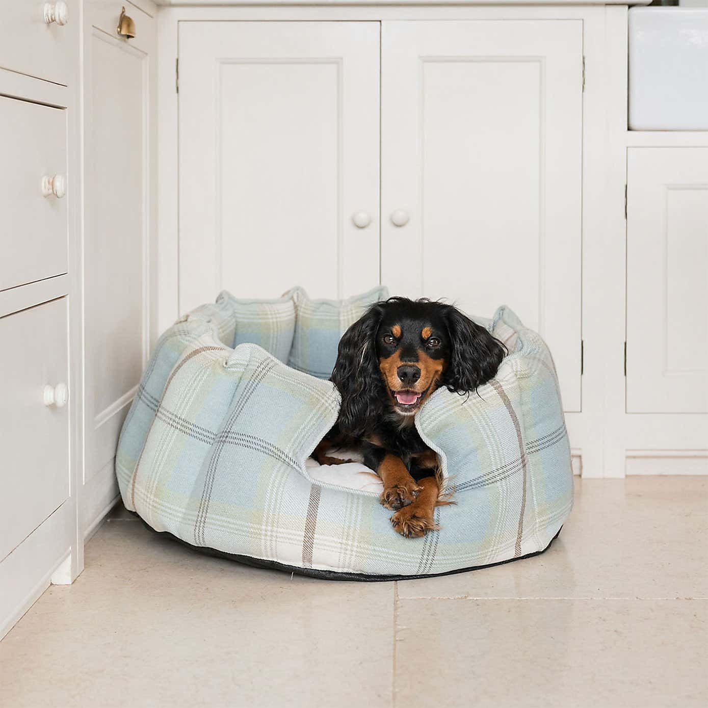Lords and Labradors Balmoral High Wall Dog Bed