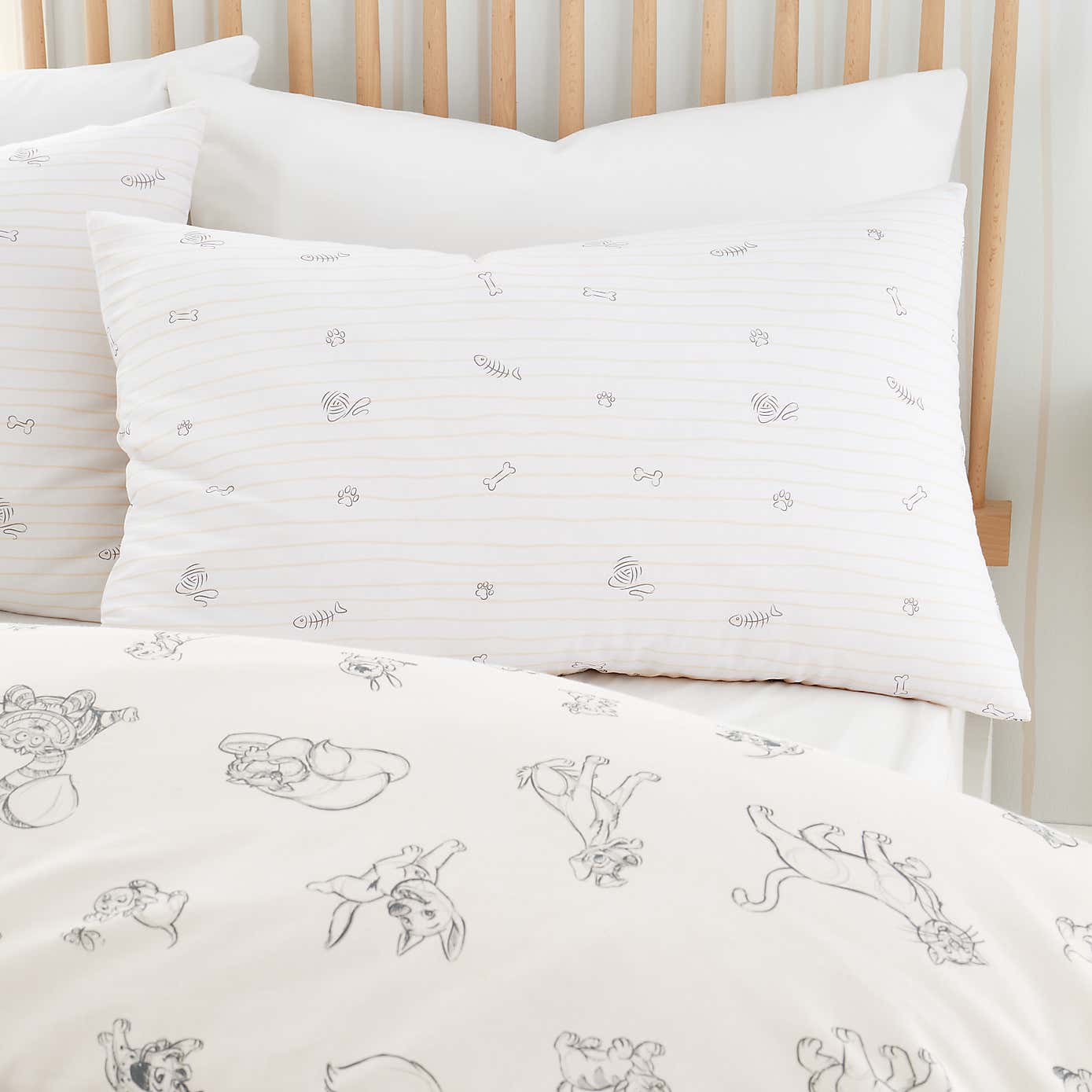 Disney Cats & Dogs 100% Cotton Reversible Duvet Cover and Pillowcase Set