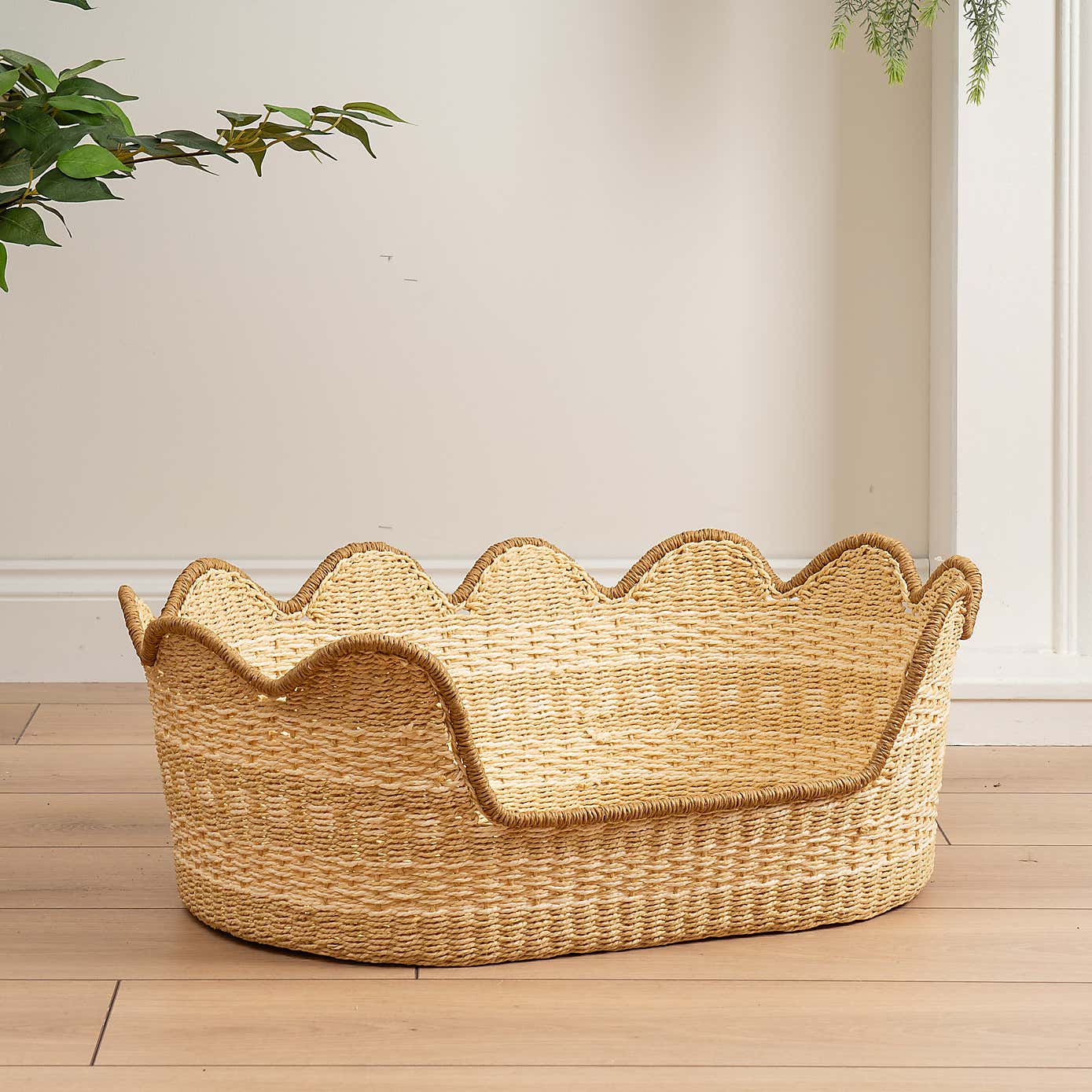 Natural Scallop Woven Pet Bed