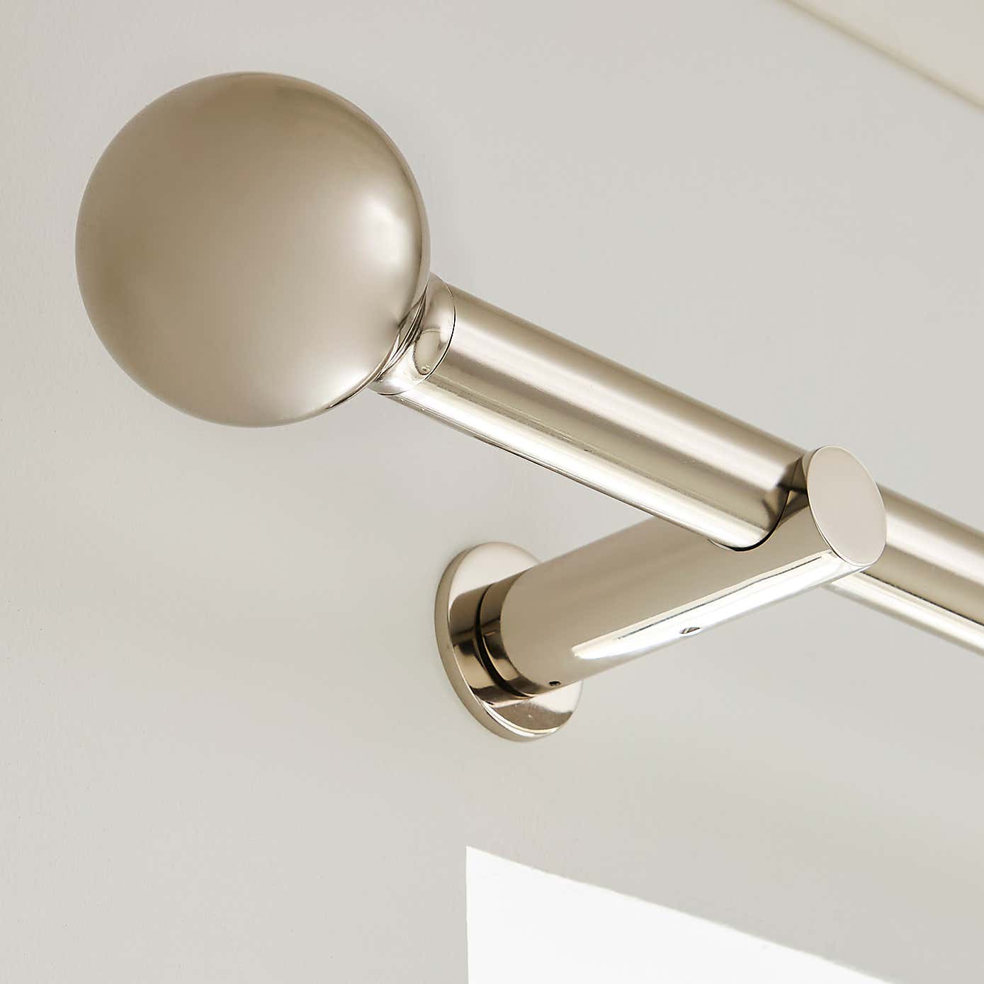 Contemporary Ball Fixed Metal Curtain Pole with Rings