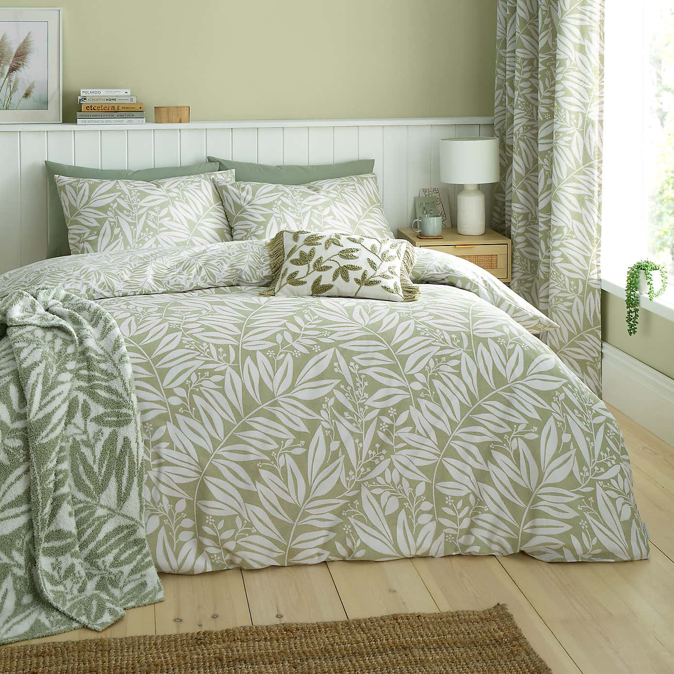 Catherine Lansfield Sorrel Leaves Reversible Duvet Cover & Pillowcase Set