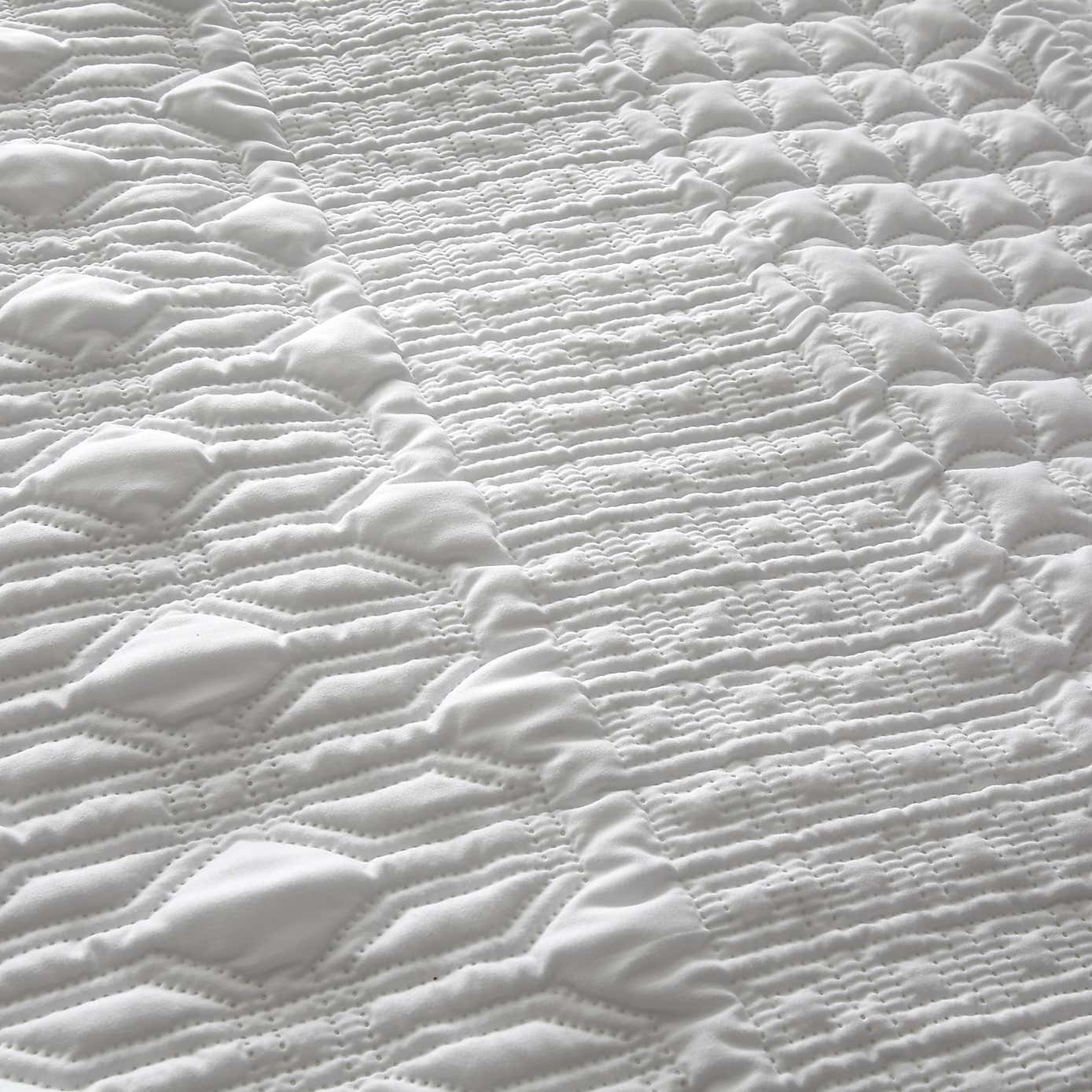 Billie White Duvet Cover and Pillowcase Set