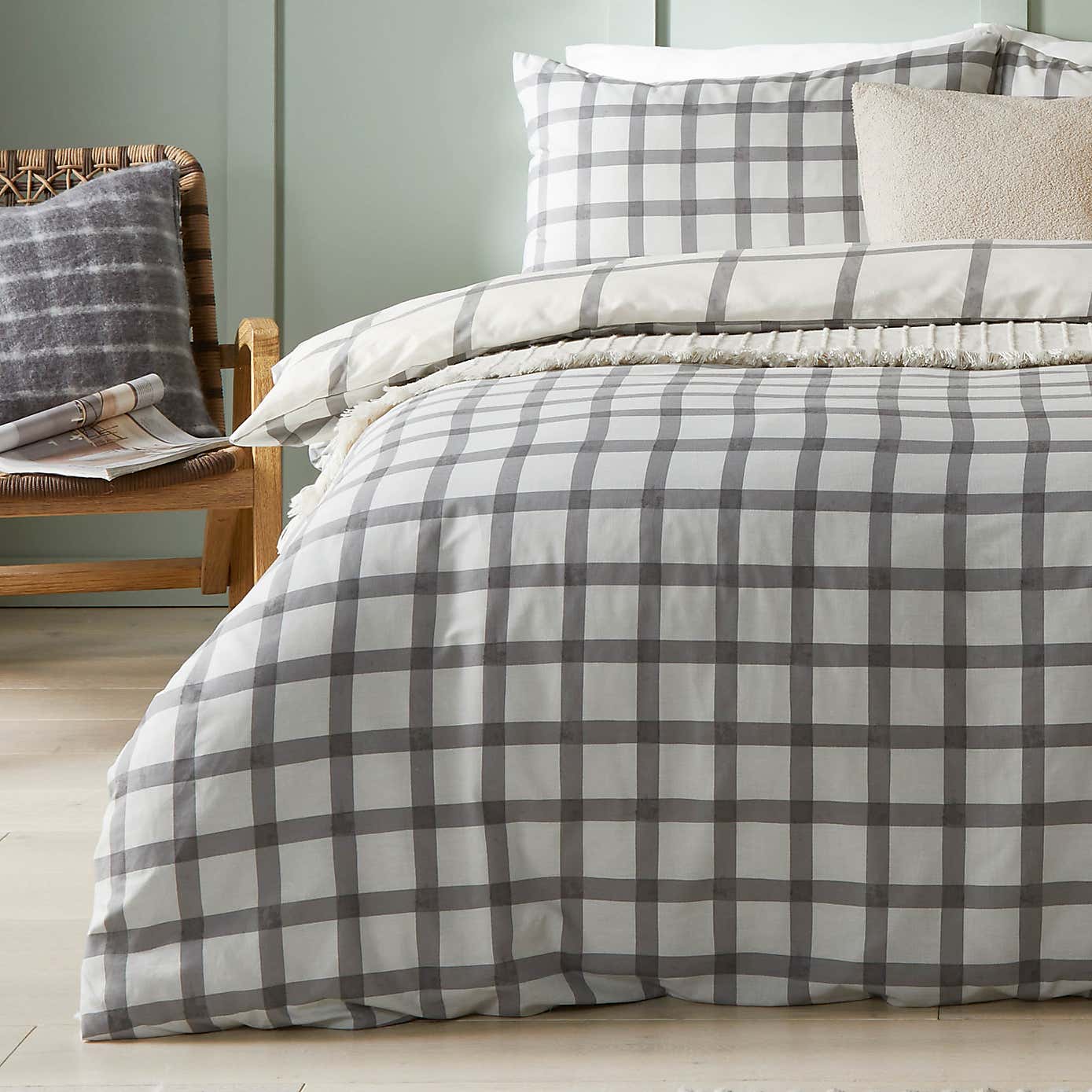 Riviera Canberra 144 Thread Reversible Duvet Cover & Pillowcase Set