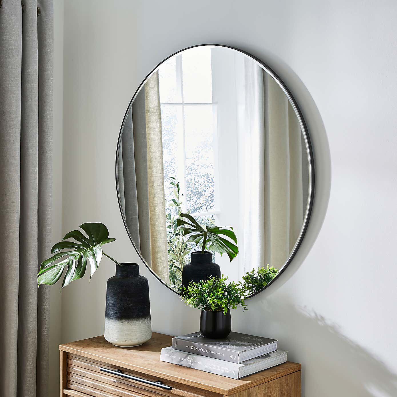 Apartment Round Frame Wall Mirror