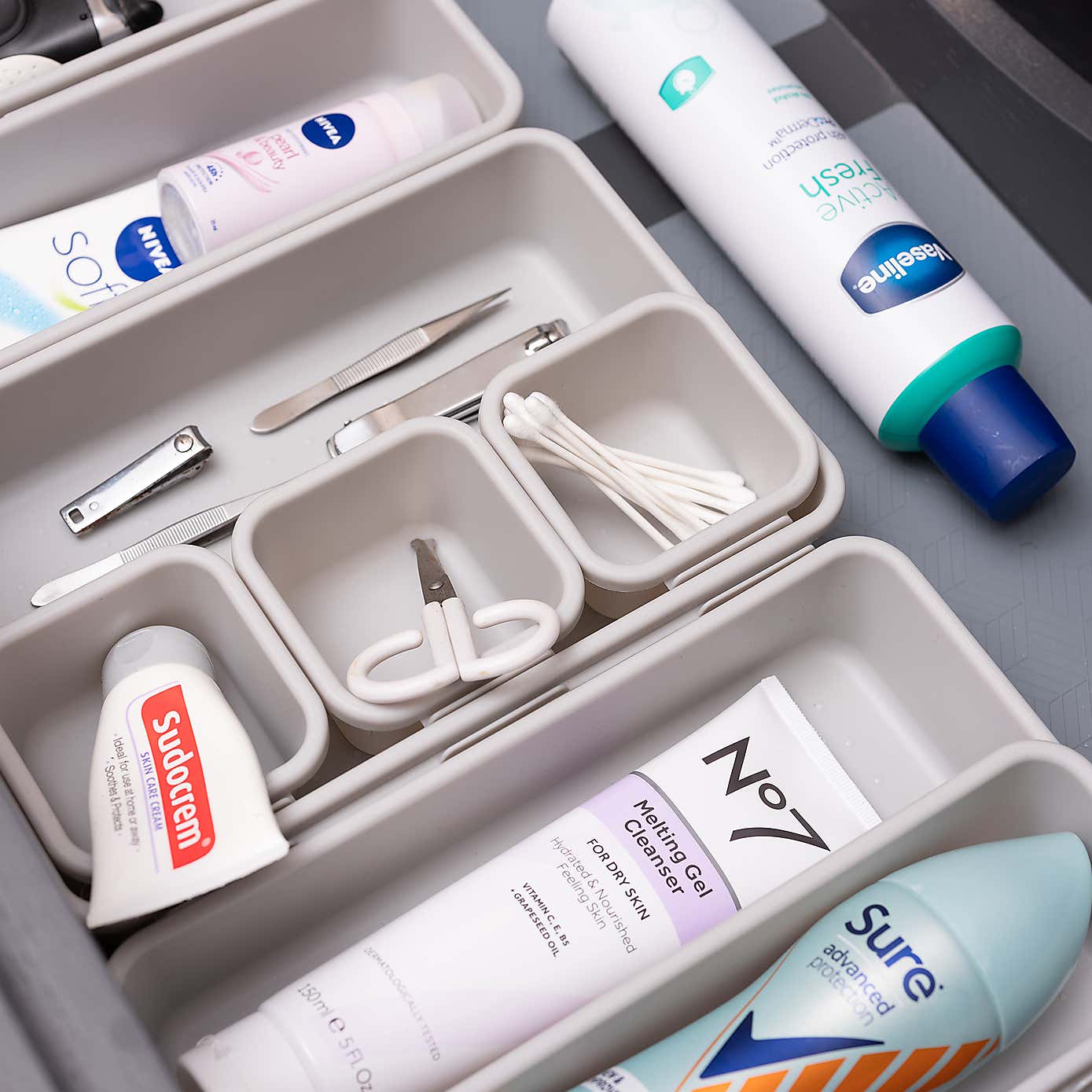 Addis 8 Piece Drawer Set