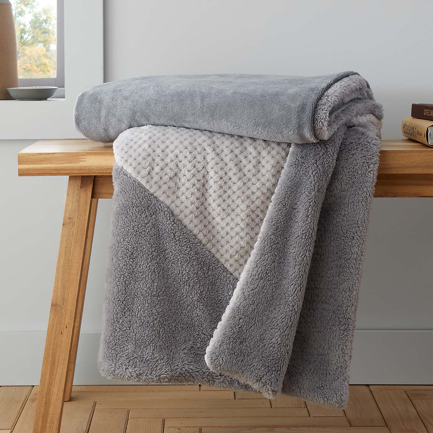 Catherine Lansfield Cosy Larsson Geo Fleece Throw 130cm x 170cm