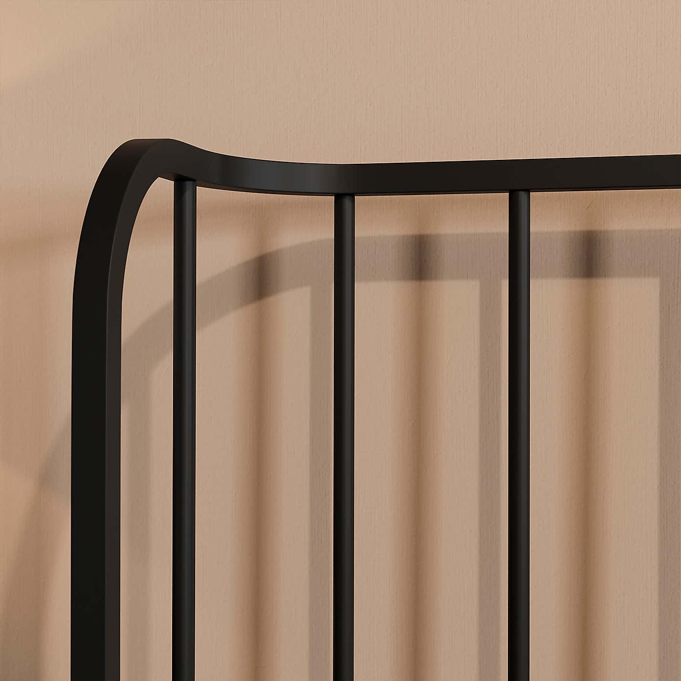 Elliot Curved Spindle Bed