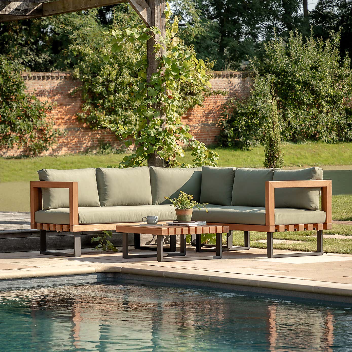 Westwell Corner Sofa Set