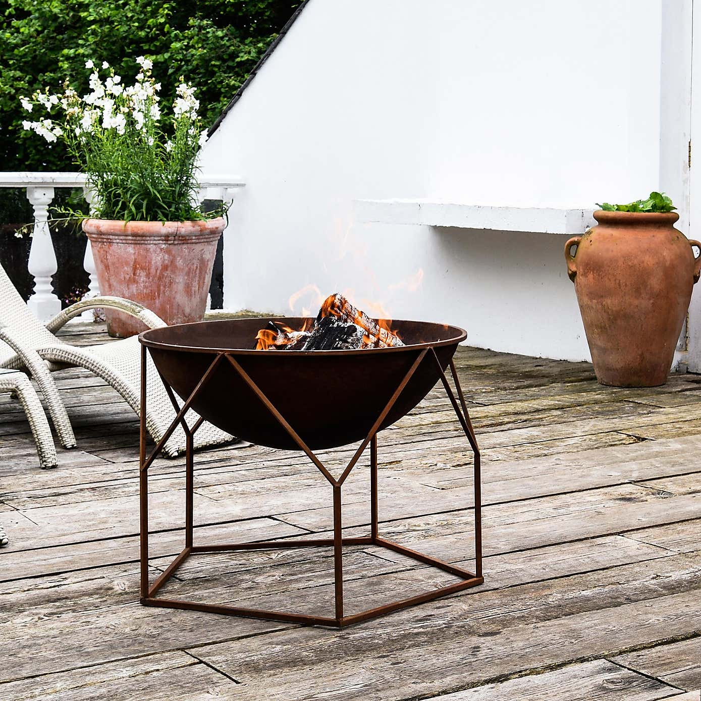 Buckingham Rust Iron Fire Bowl