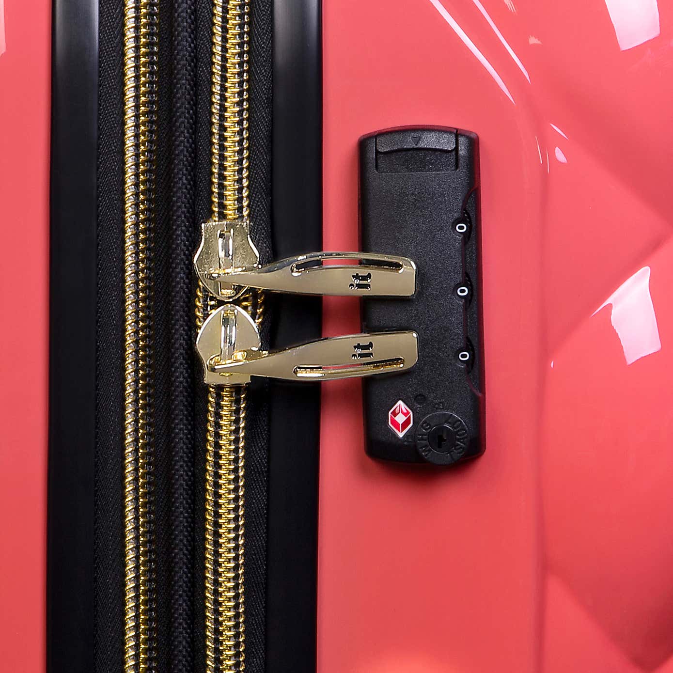 IT Luggage St Tropez Hard Shell Suitcase