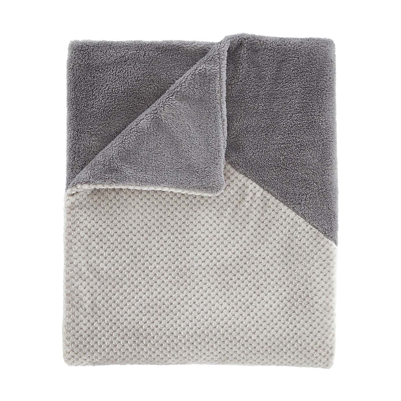 Catherine Lansfield Cosy Larsson Geo Fleece Throw 130cm x 170cm