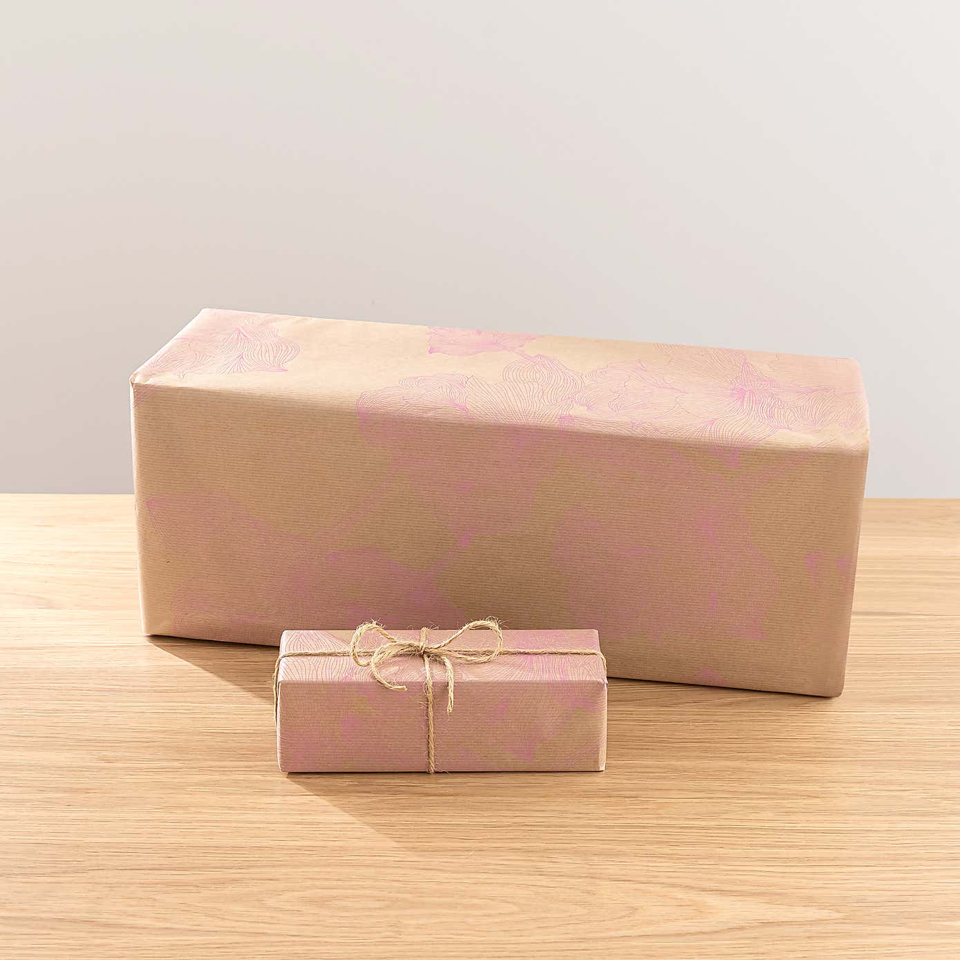 Artificial Green Hydrangea & Eucalyptus Bouquet in Ribbed Glass Vase with Fresh Linen Diffuser