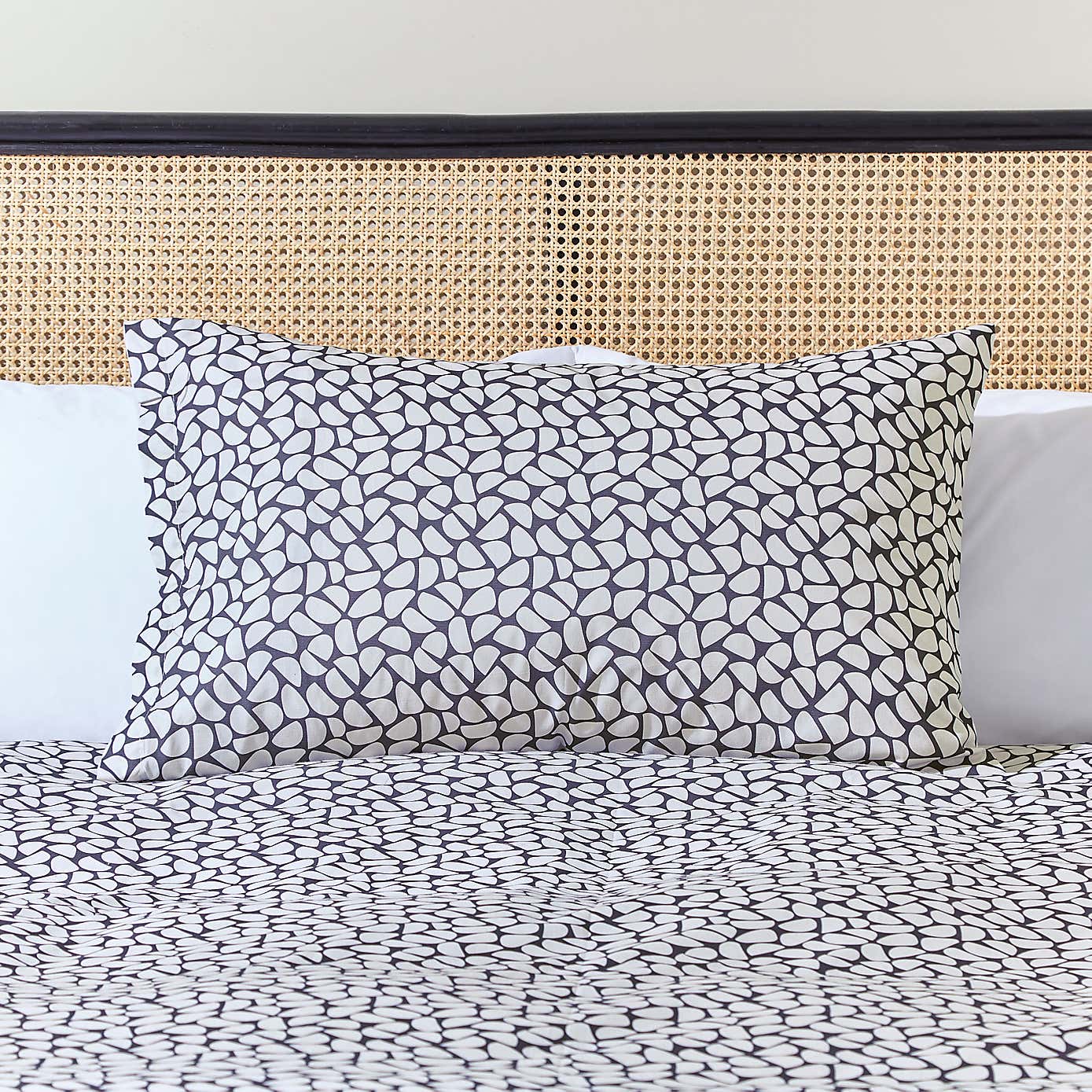 Nixon Semi Circle Duvet Cover & Pillowcase Set