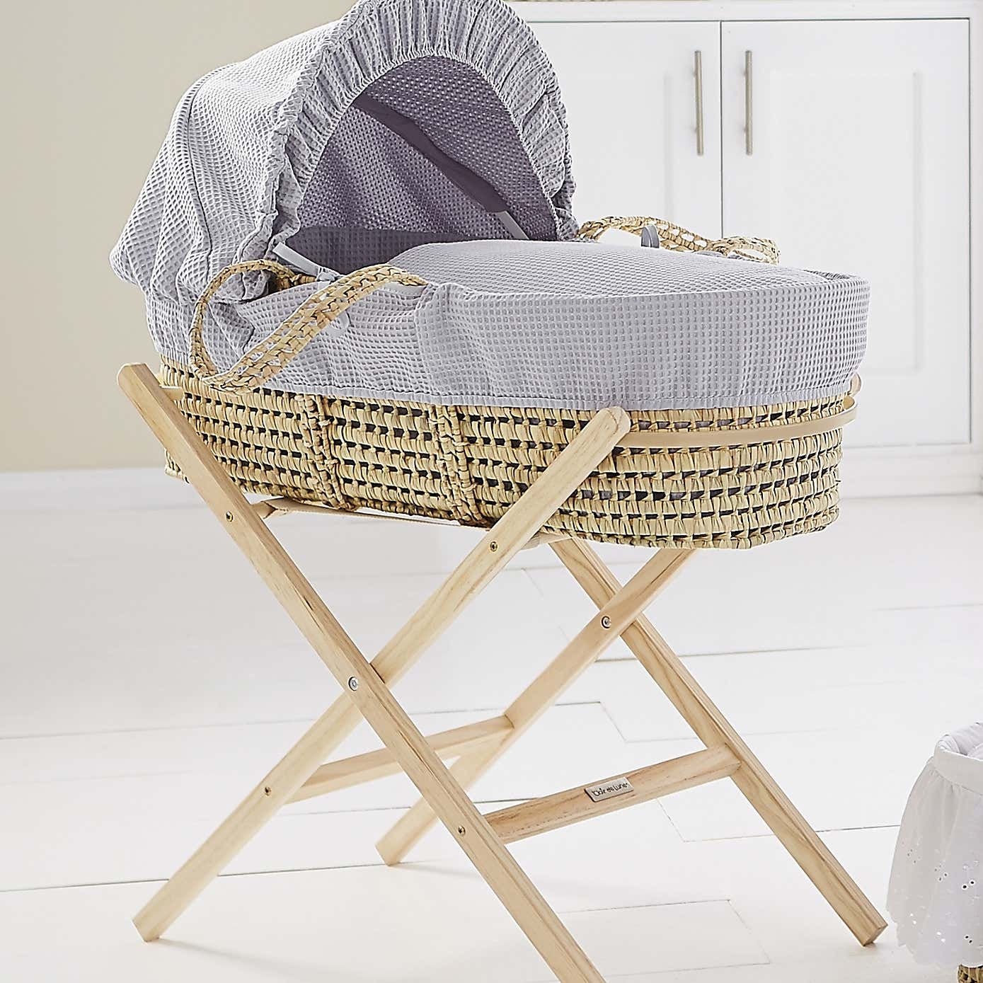 Clair de Lune Waffle Palm Moses Basket with Natural Folding Stand