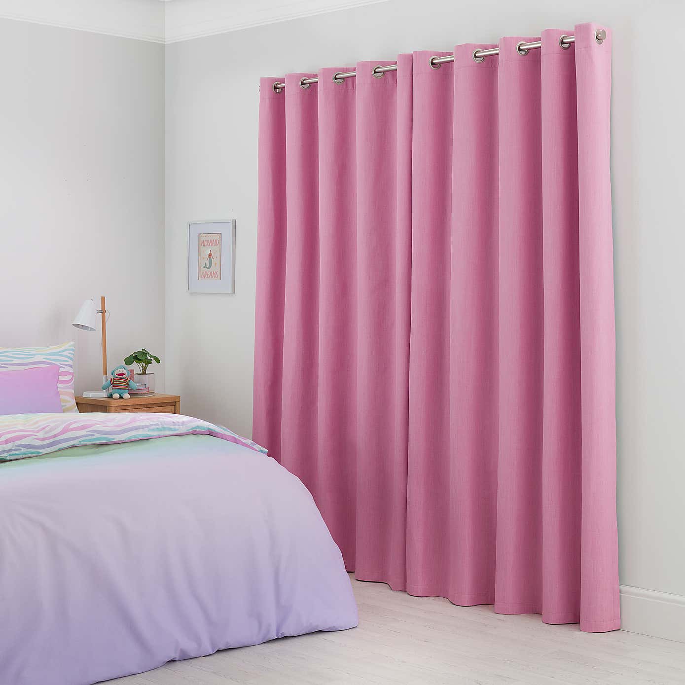 Solar Blackout Eyelet Curtains