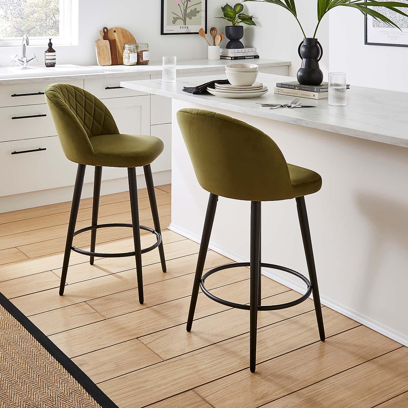 Astrid Barstool, Velvet