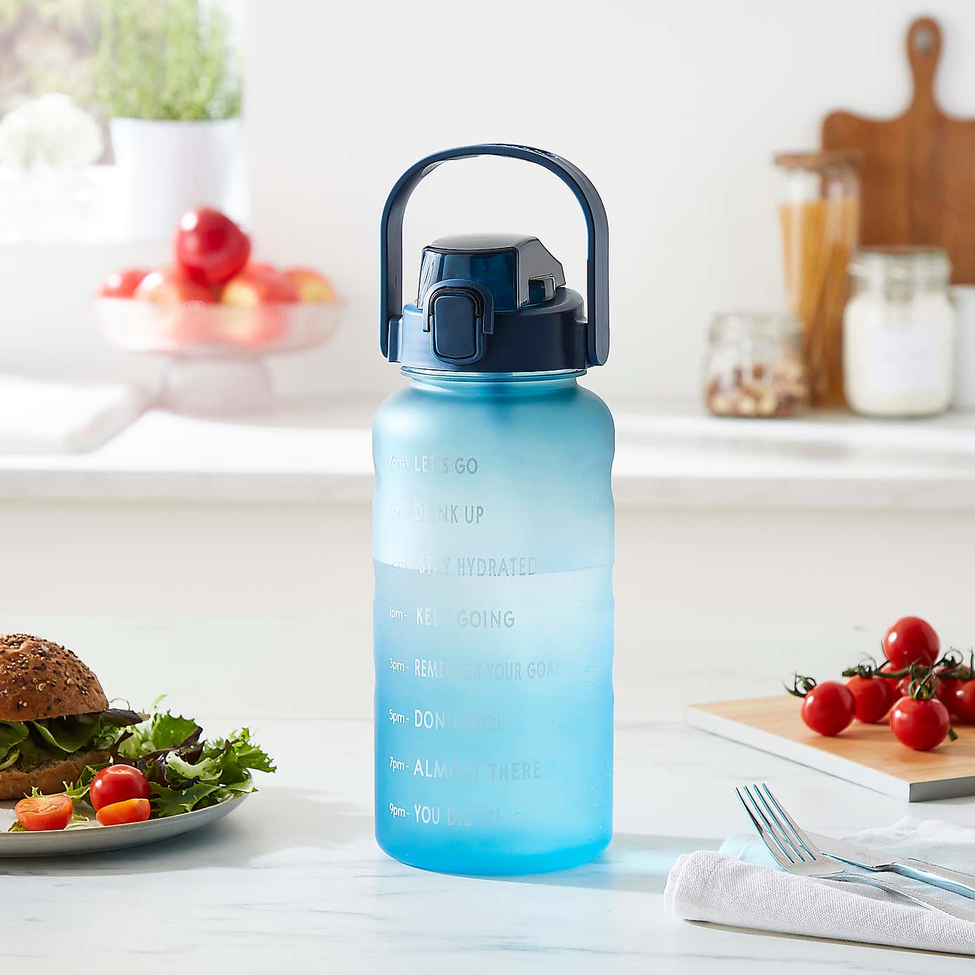 Ombre 900ml Water Tracker Bottle