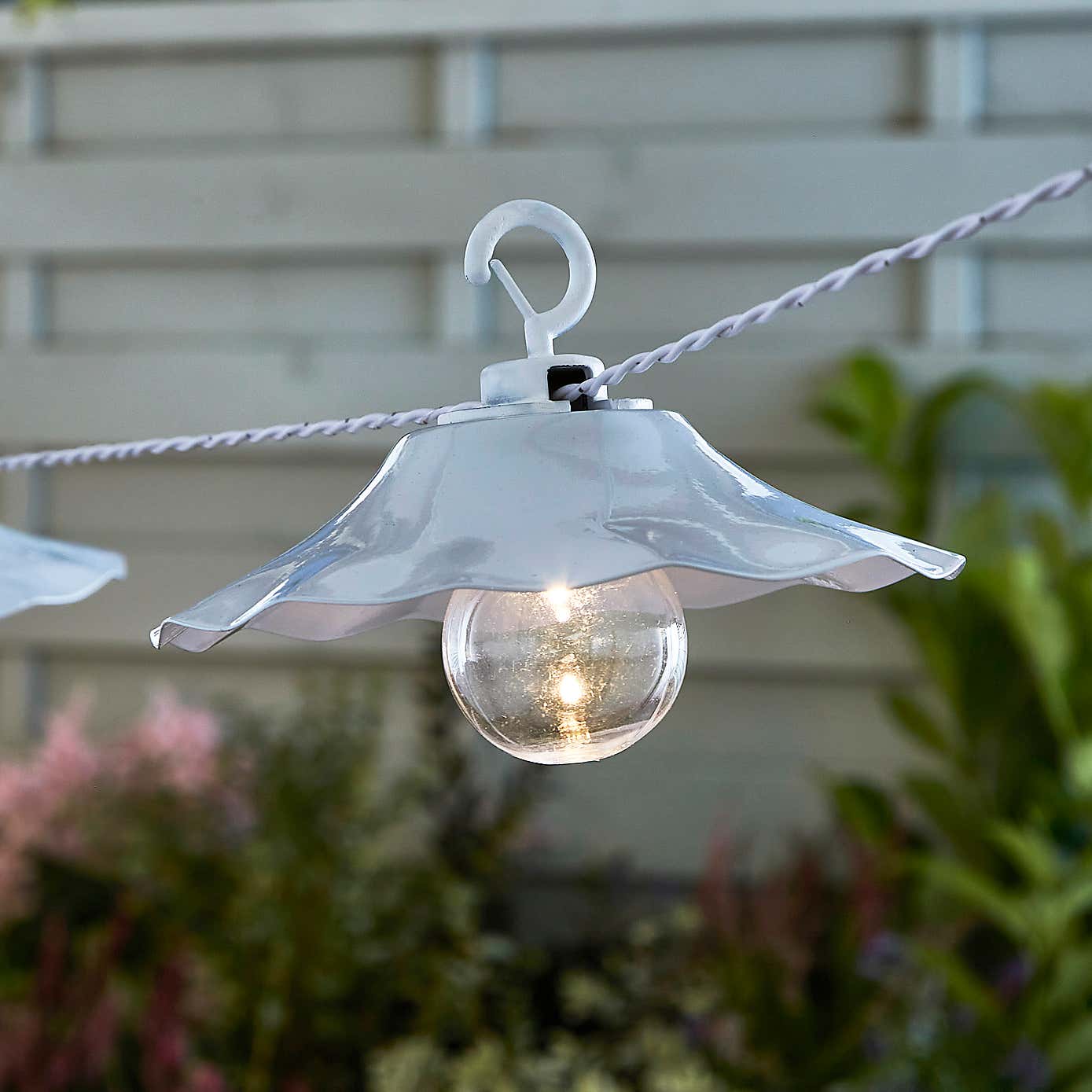 Scalloped 10 LED Indoor Outdoor Solar String Lights