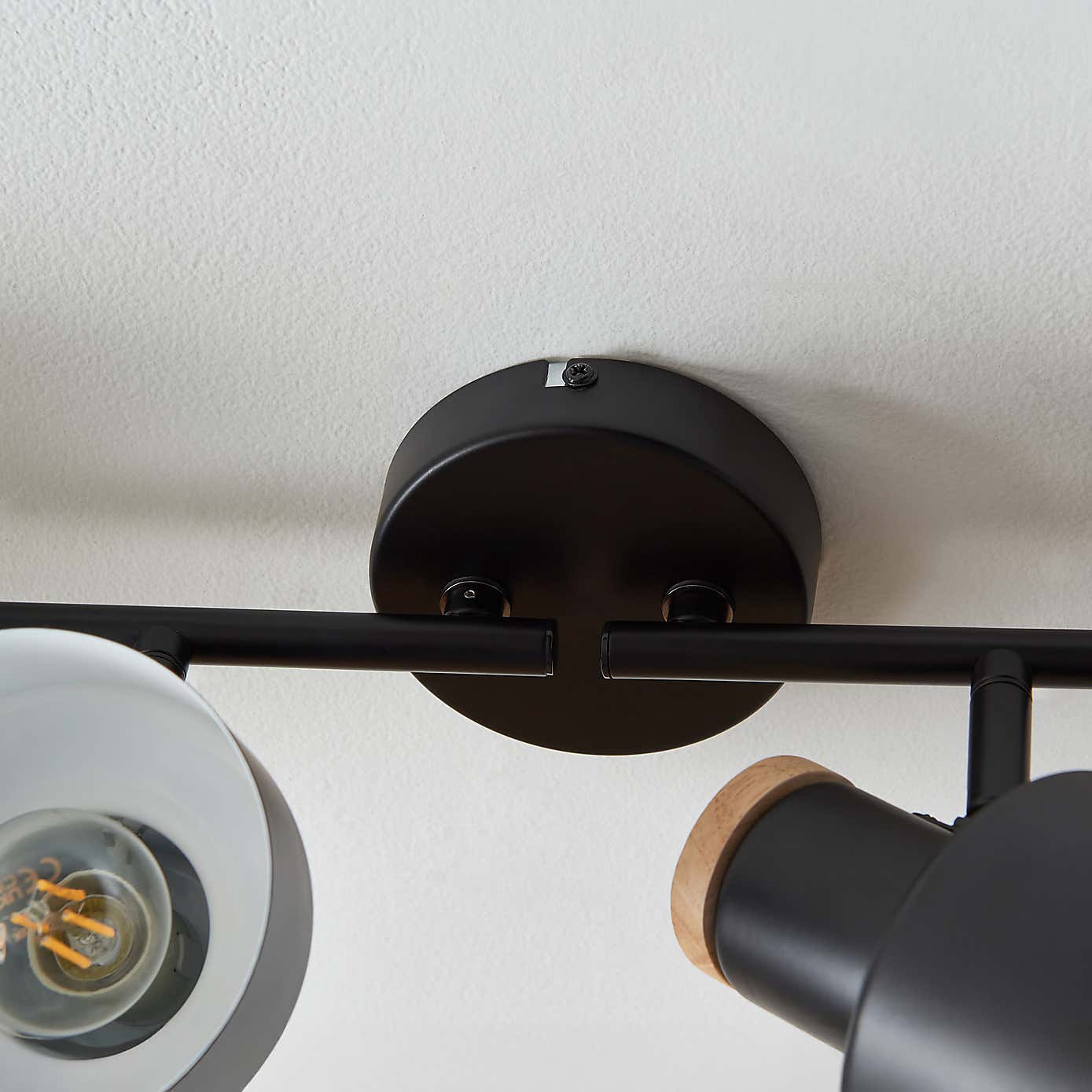 Duckworth Industrial 4 Light Adjustable Spotlight Bar