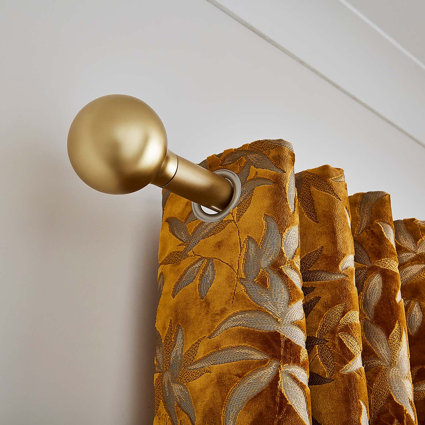 Contemporary Ball Fixed Metal Curtain Pole with Rings