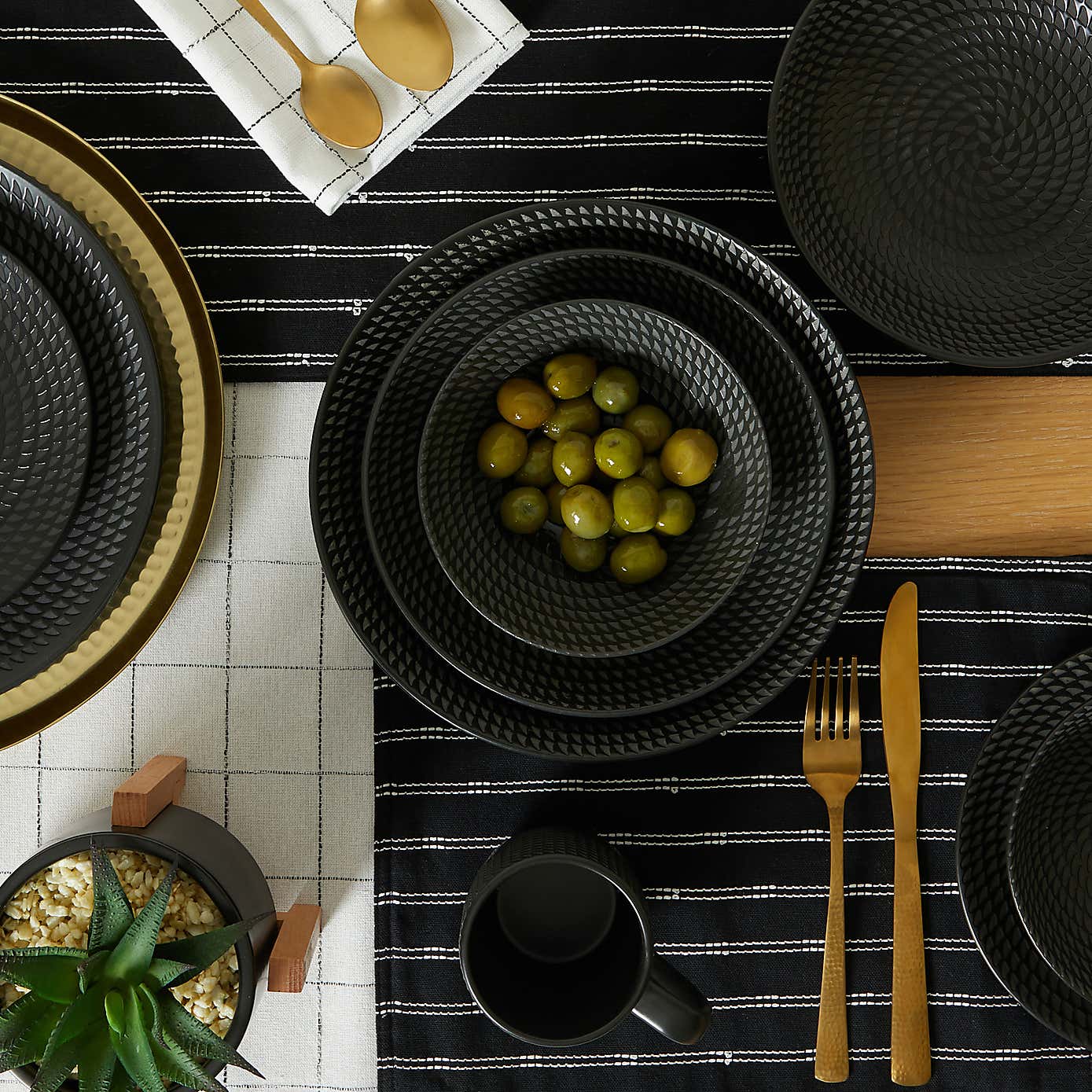 Zen Gold Effect 16 Piece Cutlery Set