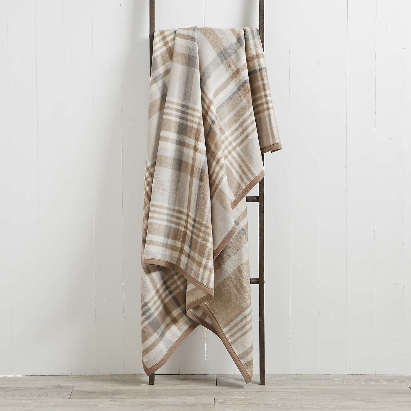 Thermosoft Plaid Check Natural Throw