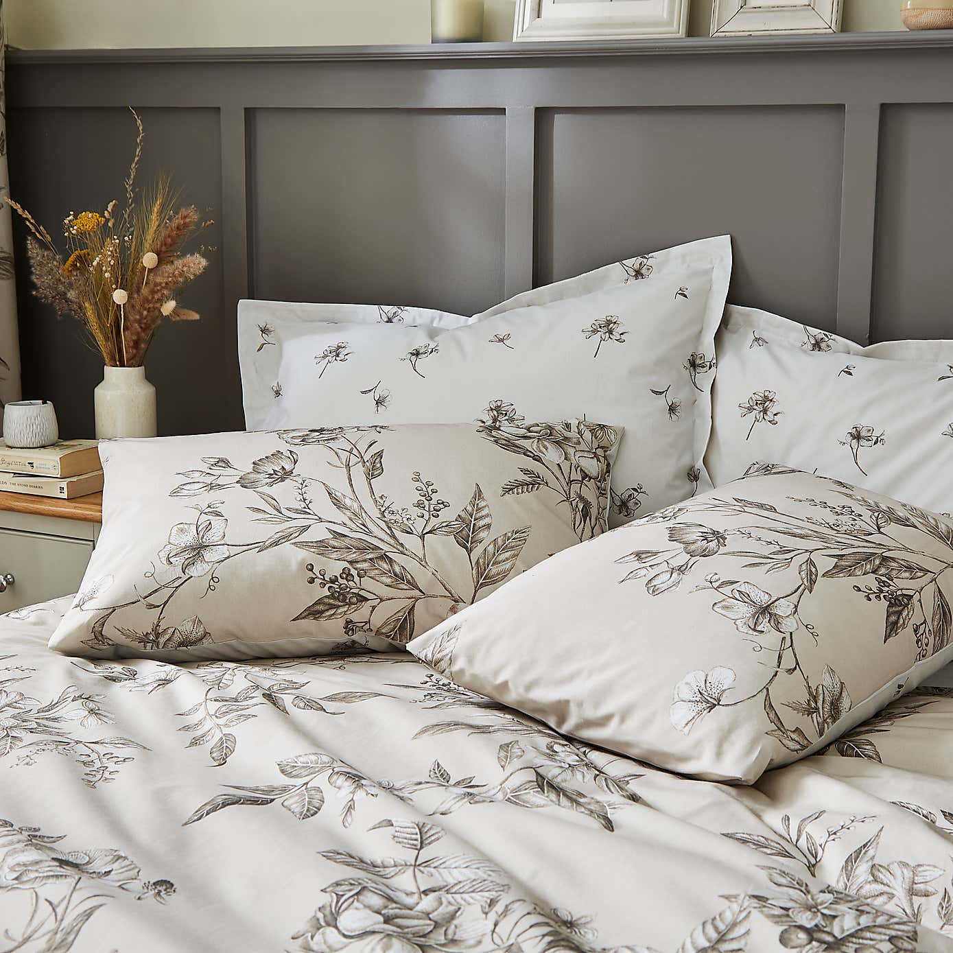 Bridget Etched Floral Oxford Pillowcase