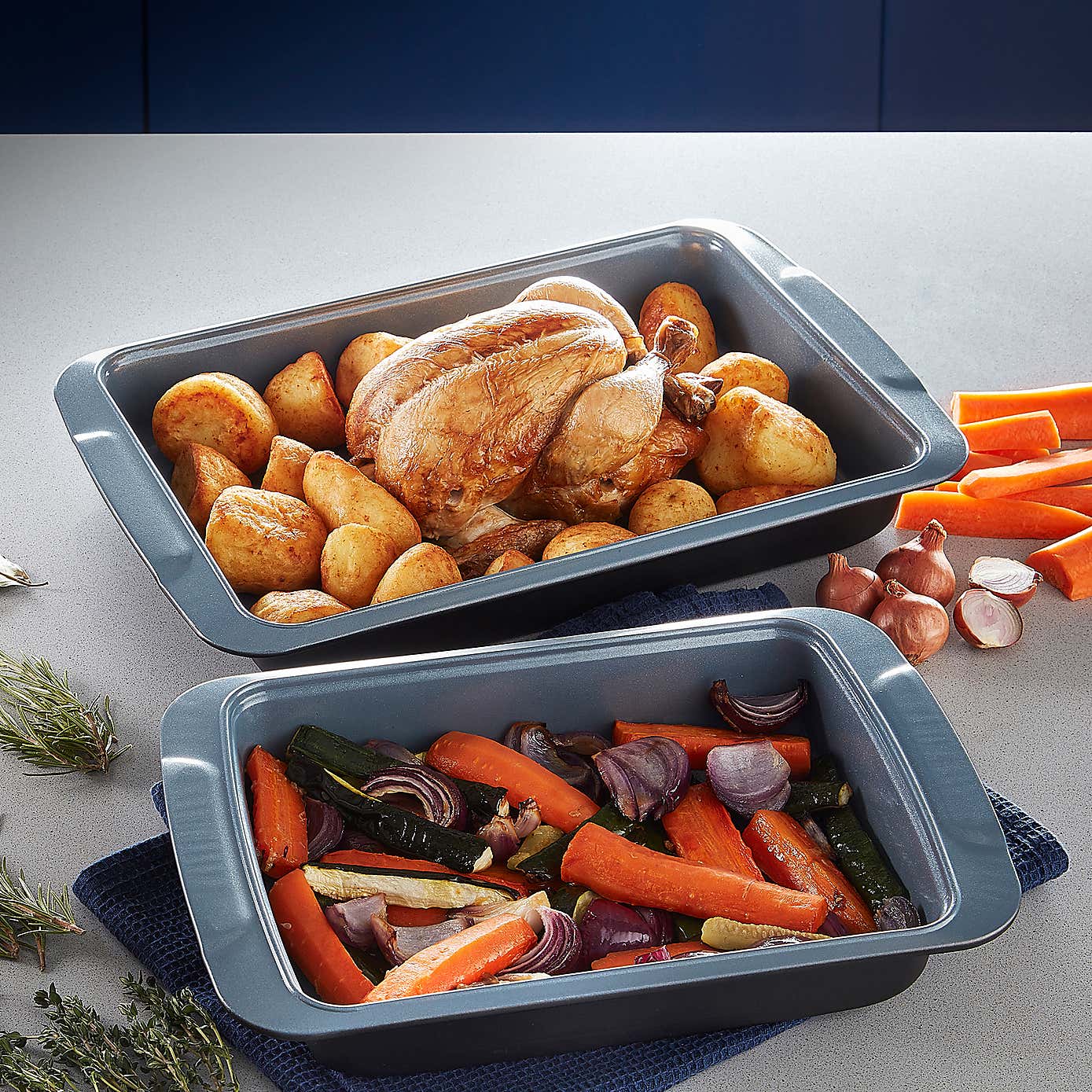Tower Set of 2 Cerasure Non-Stick Roasting Trays