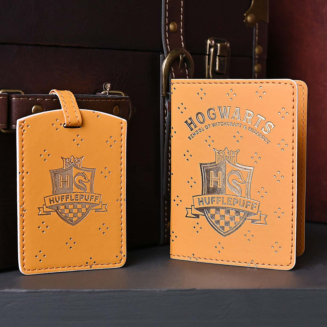 Harry Potter Alumni Hufflepuff Passport Holder and Luggage Tag Set