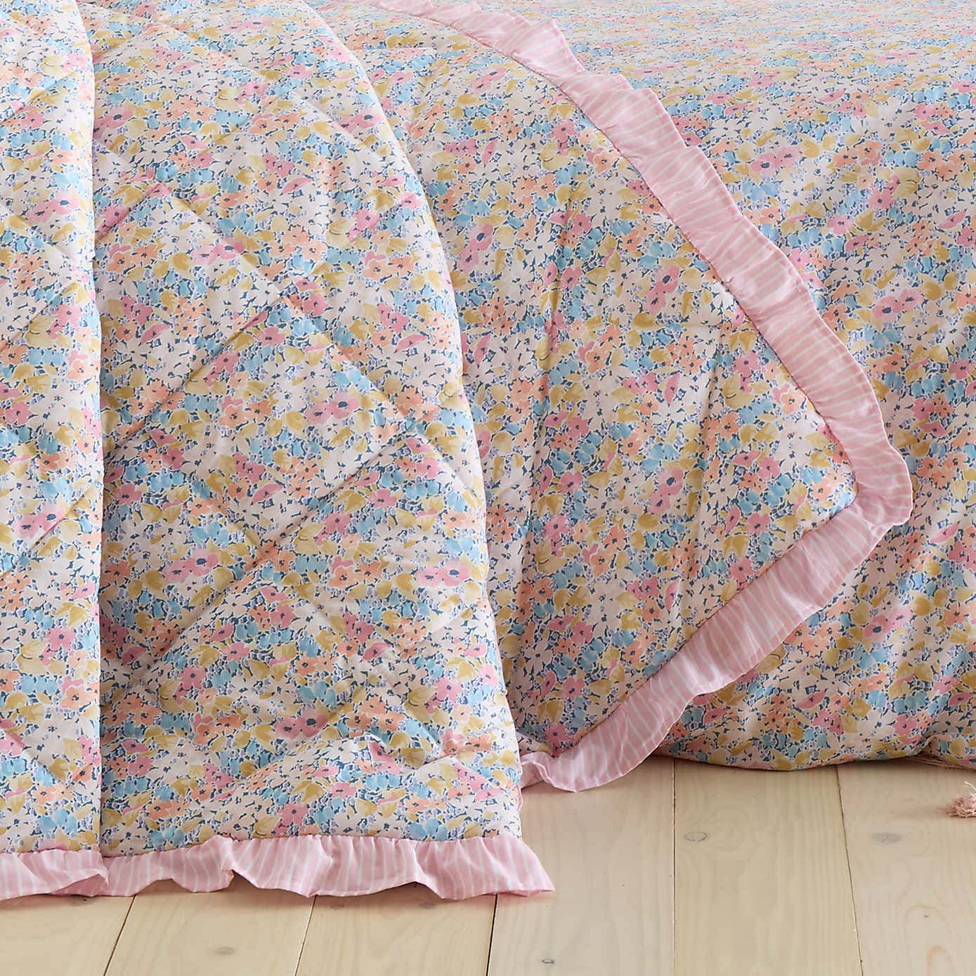 Catherine Lansfield Darcy Floral Bedspread