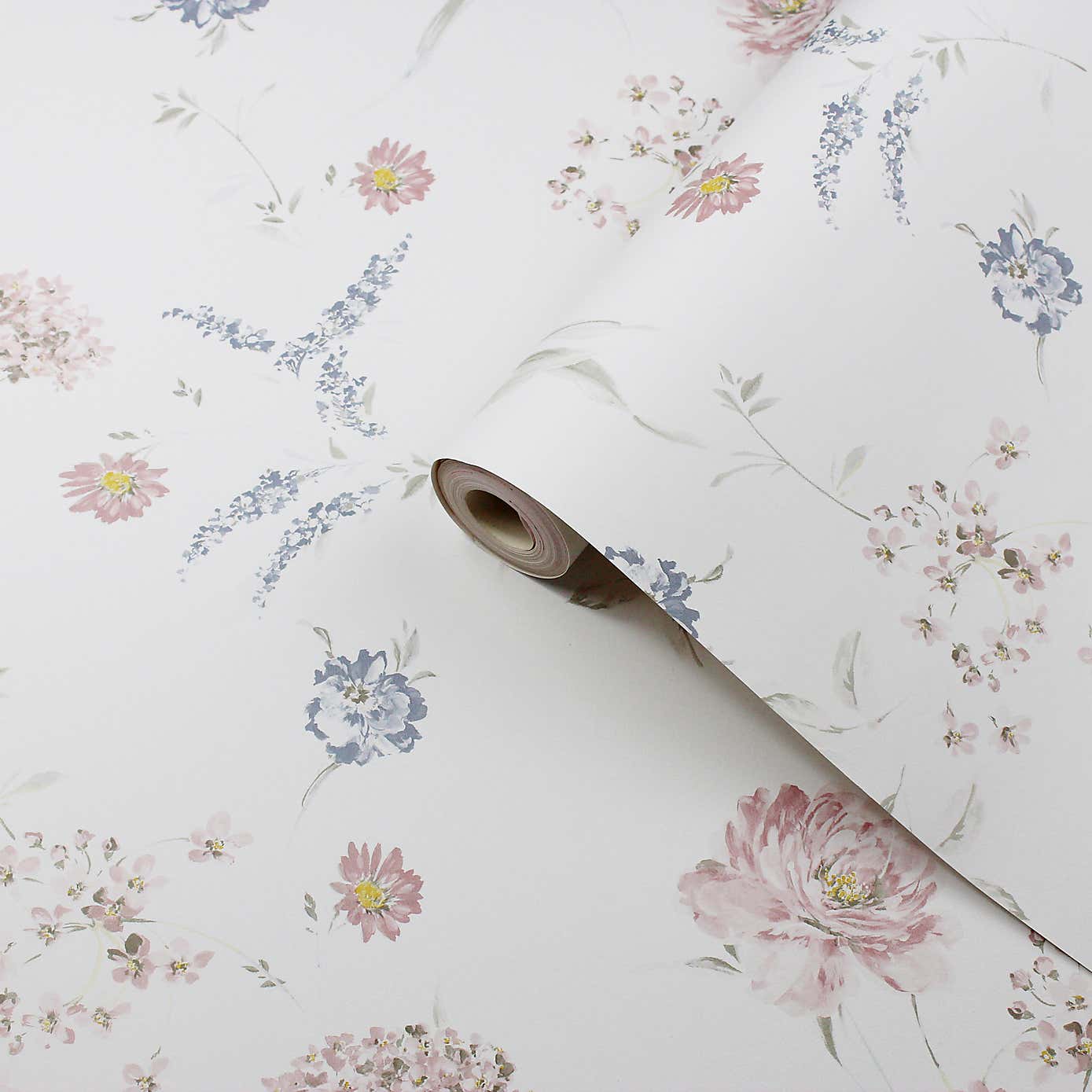 Holly Willoughby Samira Summer Wallpaper