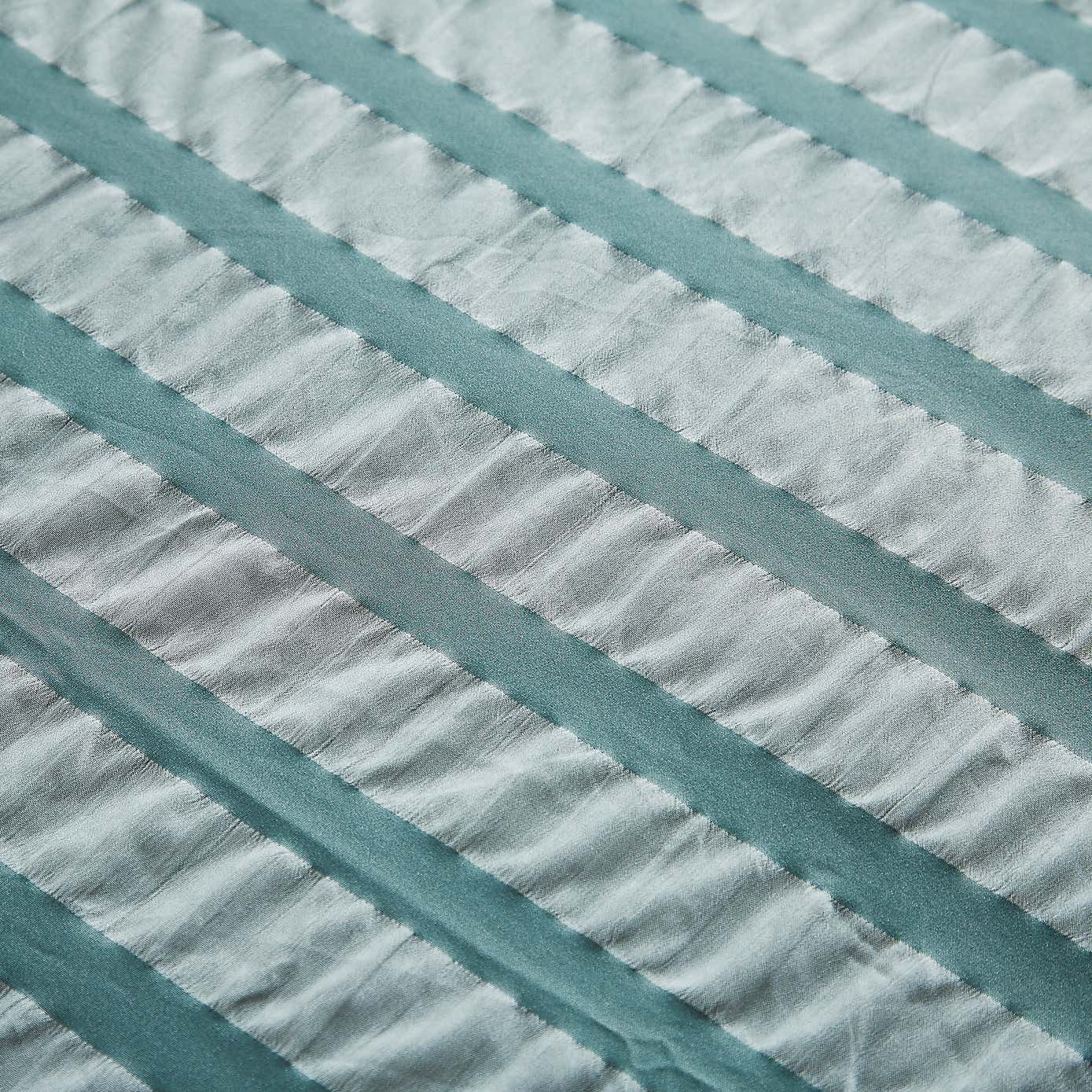 Westley Seersucker Duvet Cover and Pillowcase Set